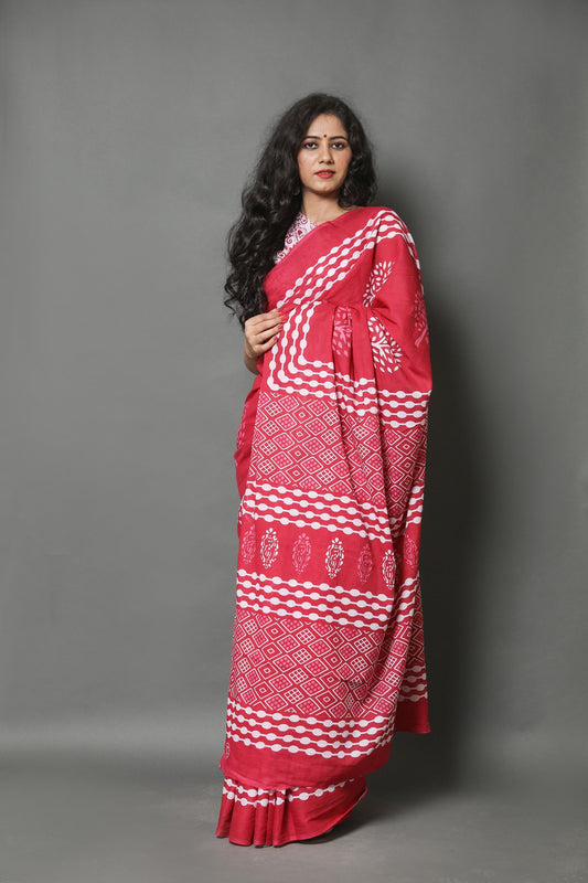Red Printed Cotton Mulmul Saree With Blouse Piece
