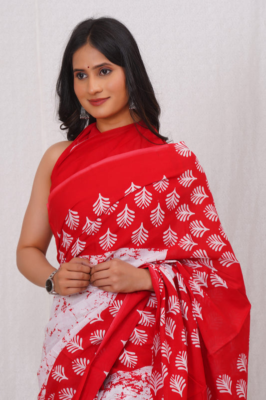 Red and White Cotton Mulmul Saree With Blouse Piece