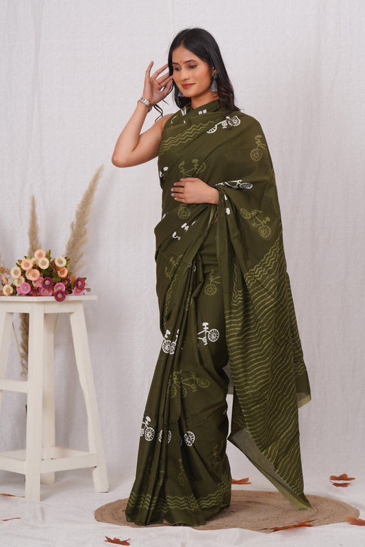 Dark Green Cotton Mulmul Saree With Blouse Piece