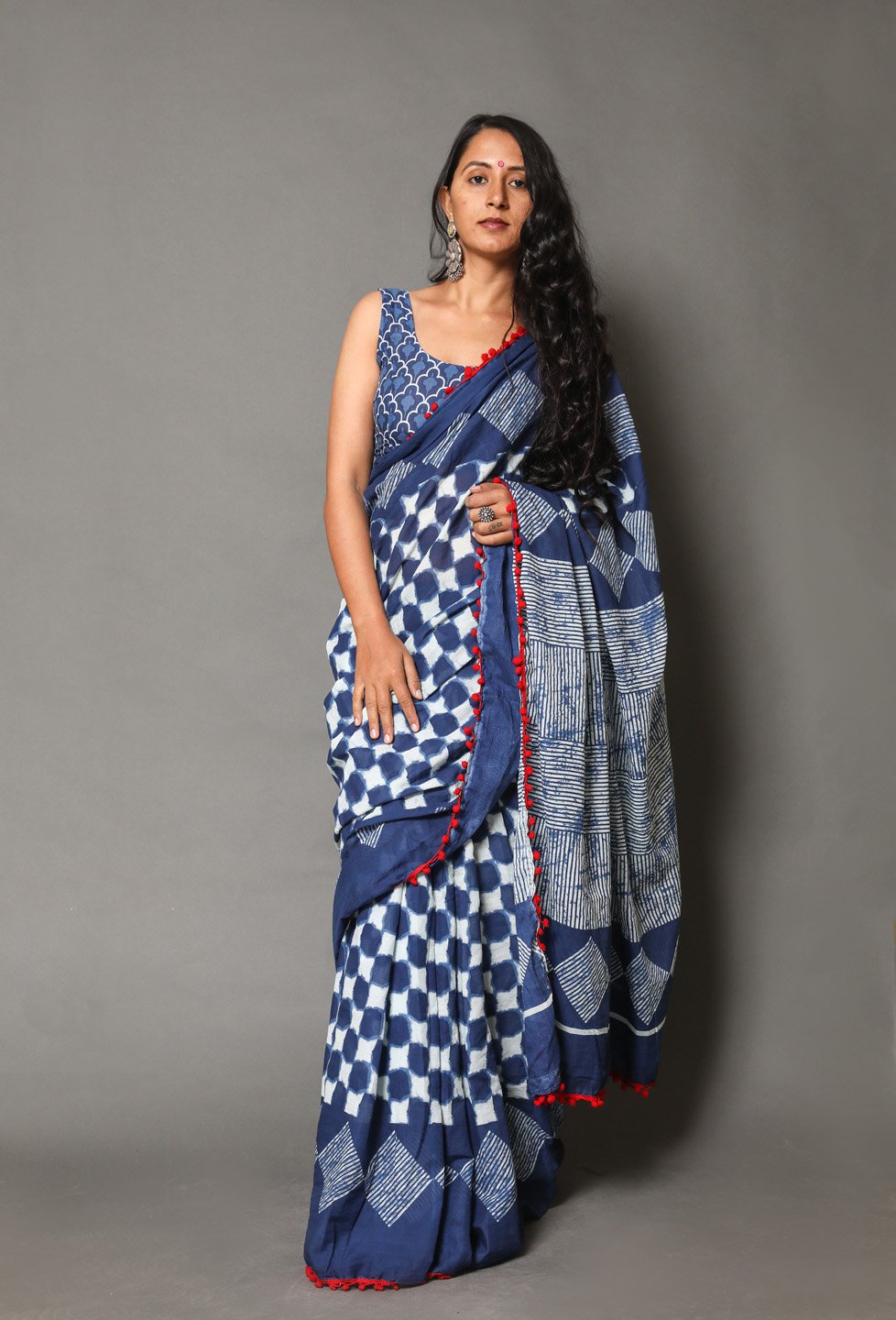 Pompom Lace Mulmul Cotton Saree (Abstract Print)