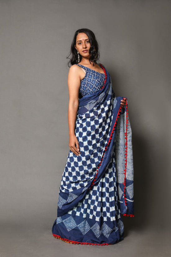 Pompom Lace Mulmul Cotton Saree (Abstract Print)