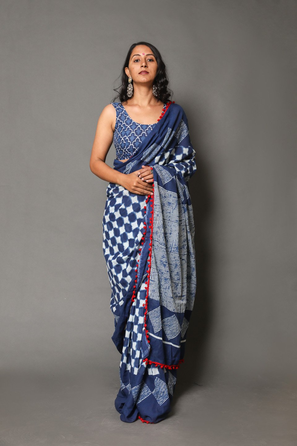 Pompom Lace Mulmul Cotton Saree (Abstract Print)