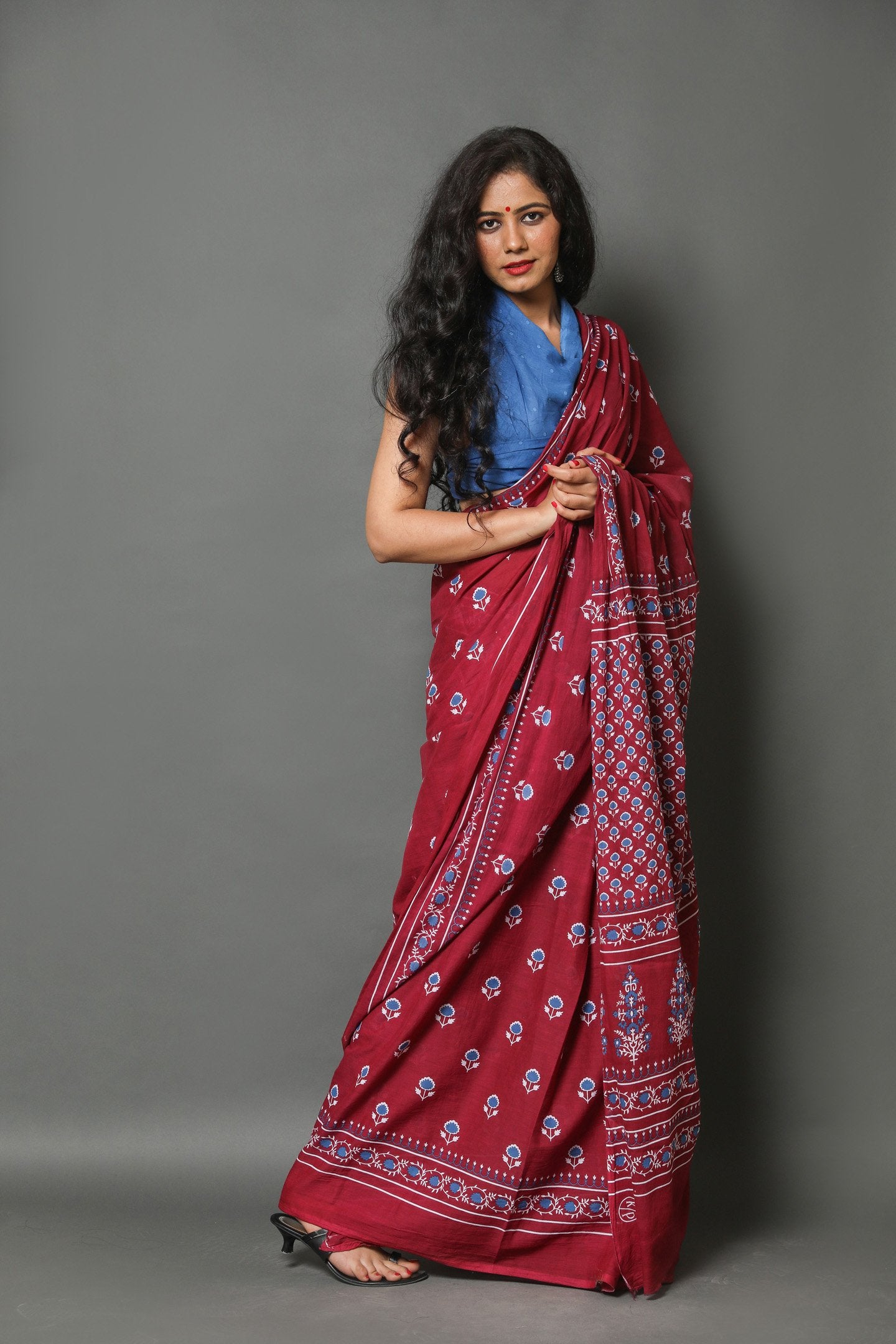Maroon Buta Cotton Mulmul Saree With Blouse Piece