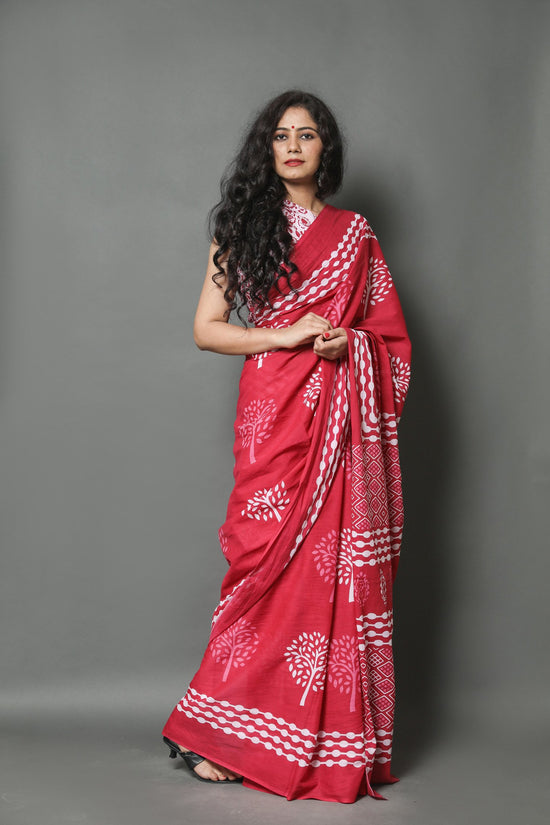 Red Printed Cotton Mulmul Saree With Blouse Piece