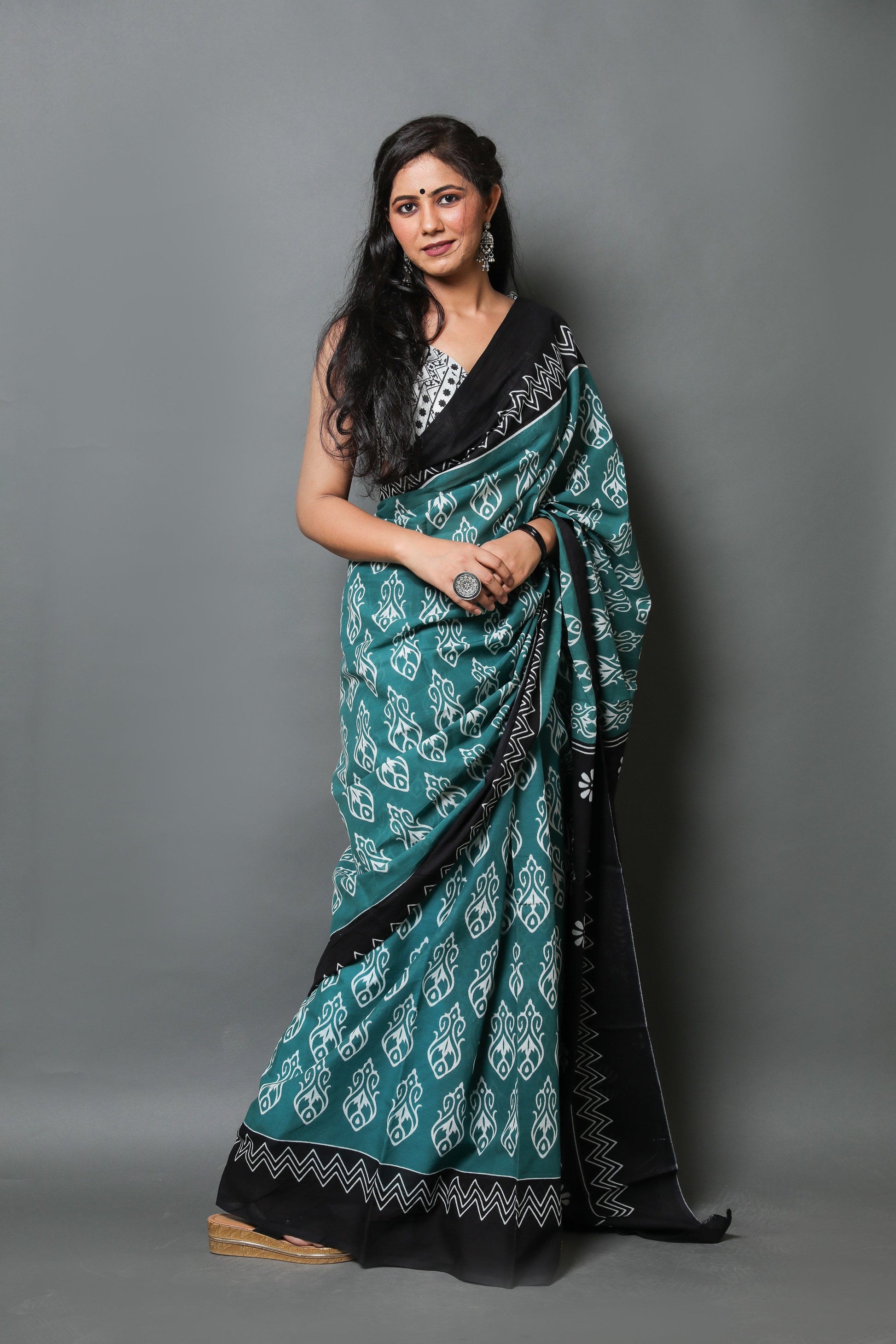 Dark Green Printed  Cotton Mulmul Saree With Blouse Piece