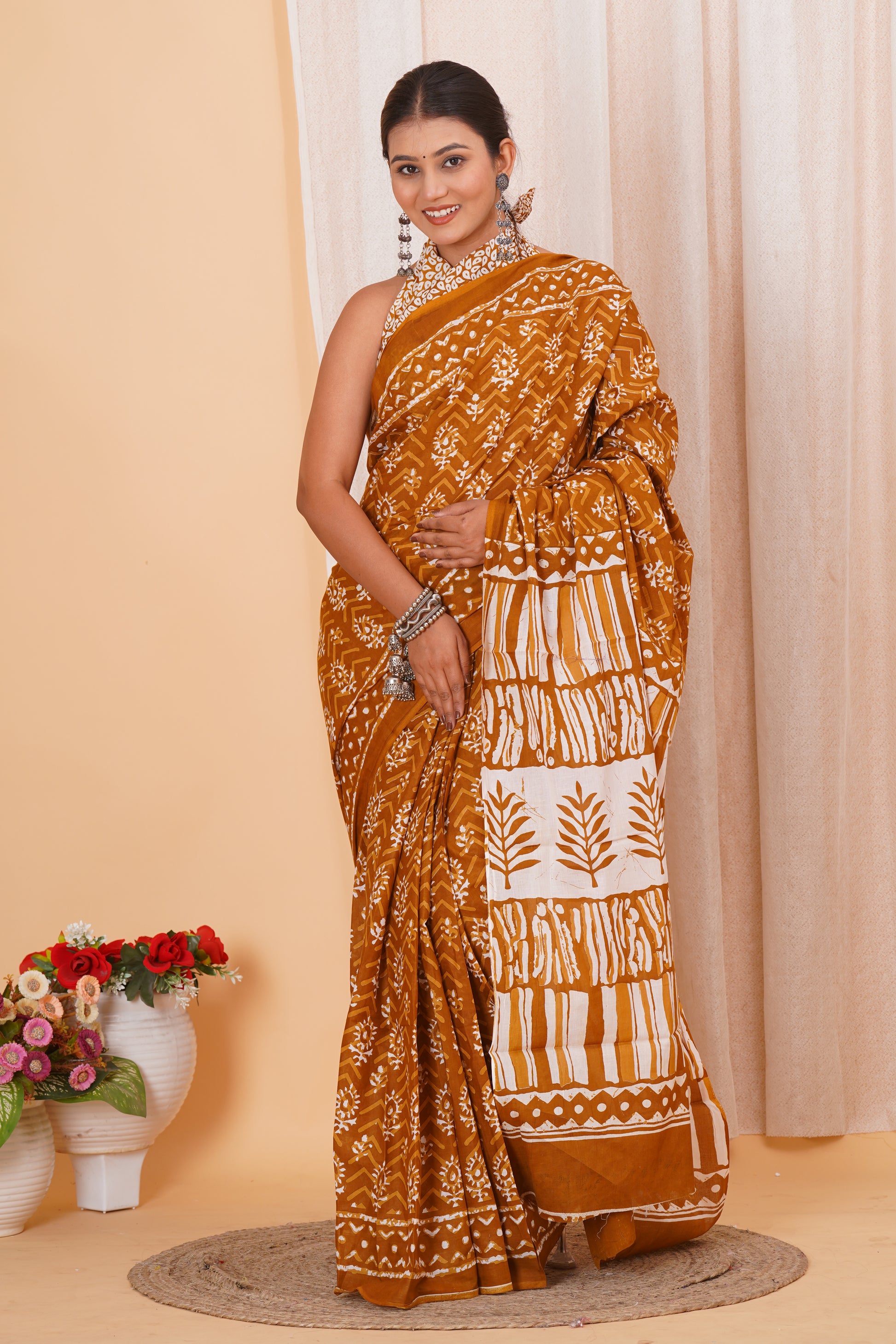Dark Brown Cotton Mulmul Saree With Blouse Piece