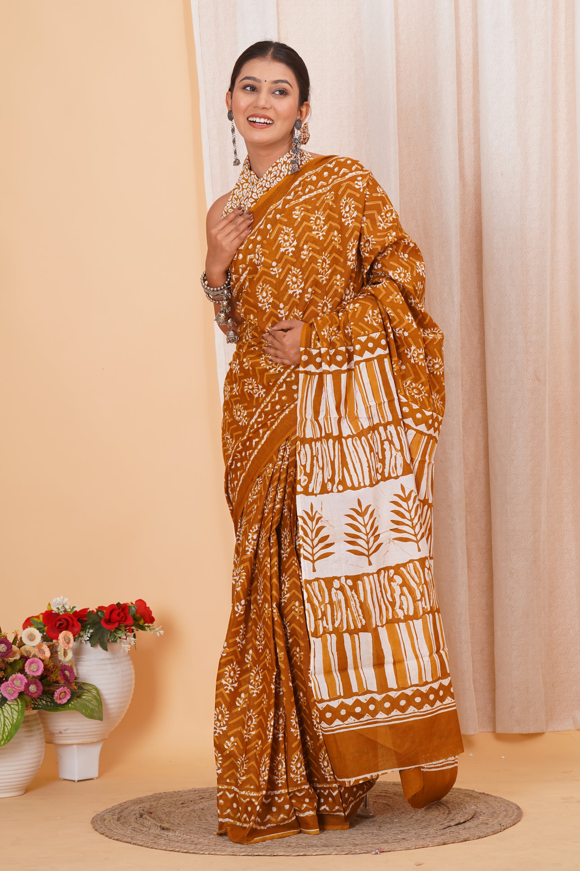 Dark Brown Cotton Mulmul Saree With Blouse Piece