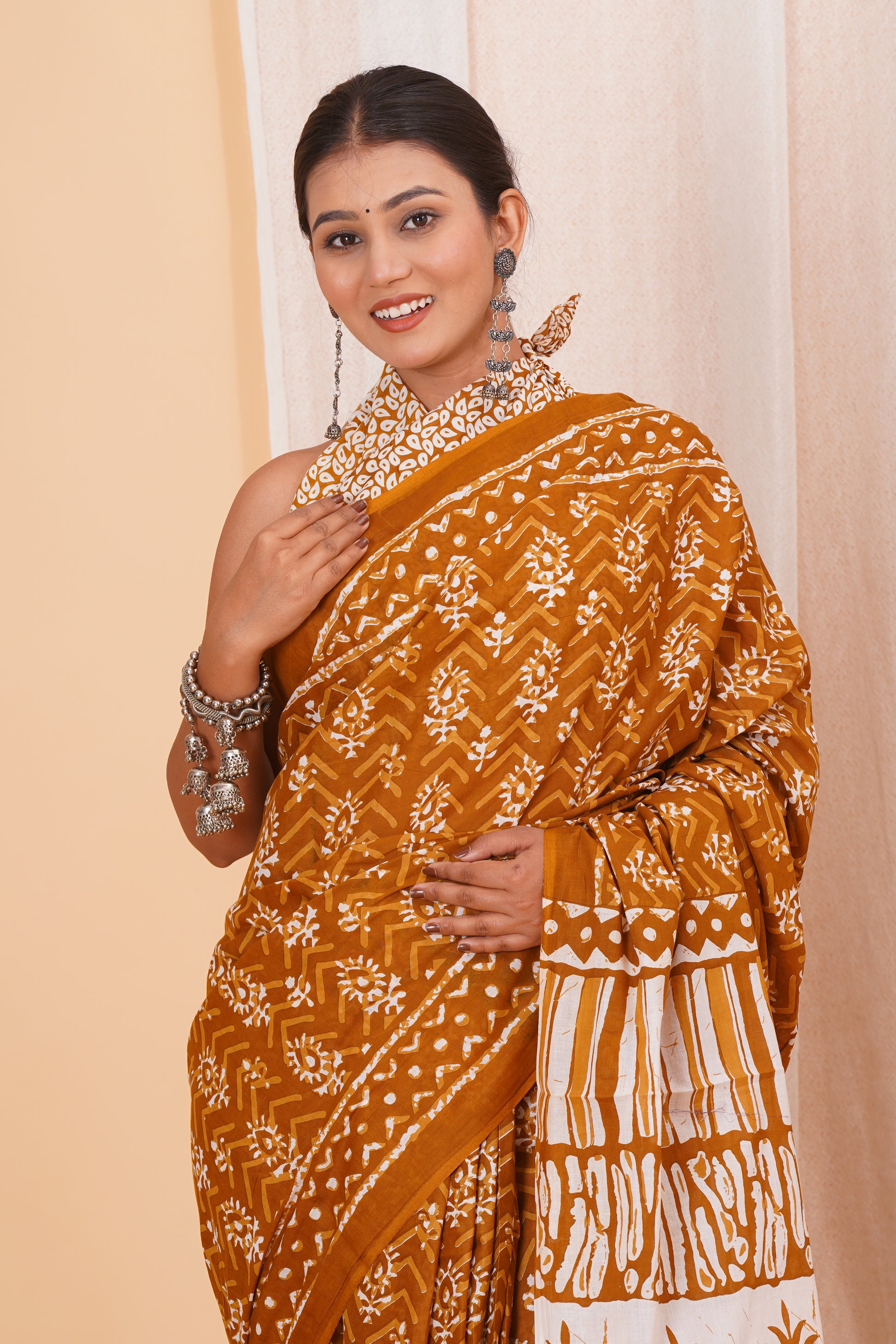 Dark Brown Cotton Mulmul Saree With Blouse Piece