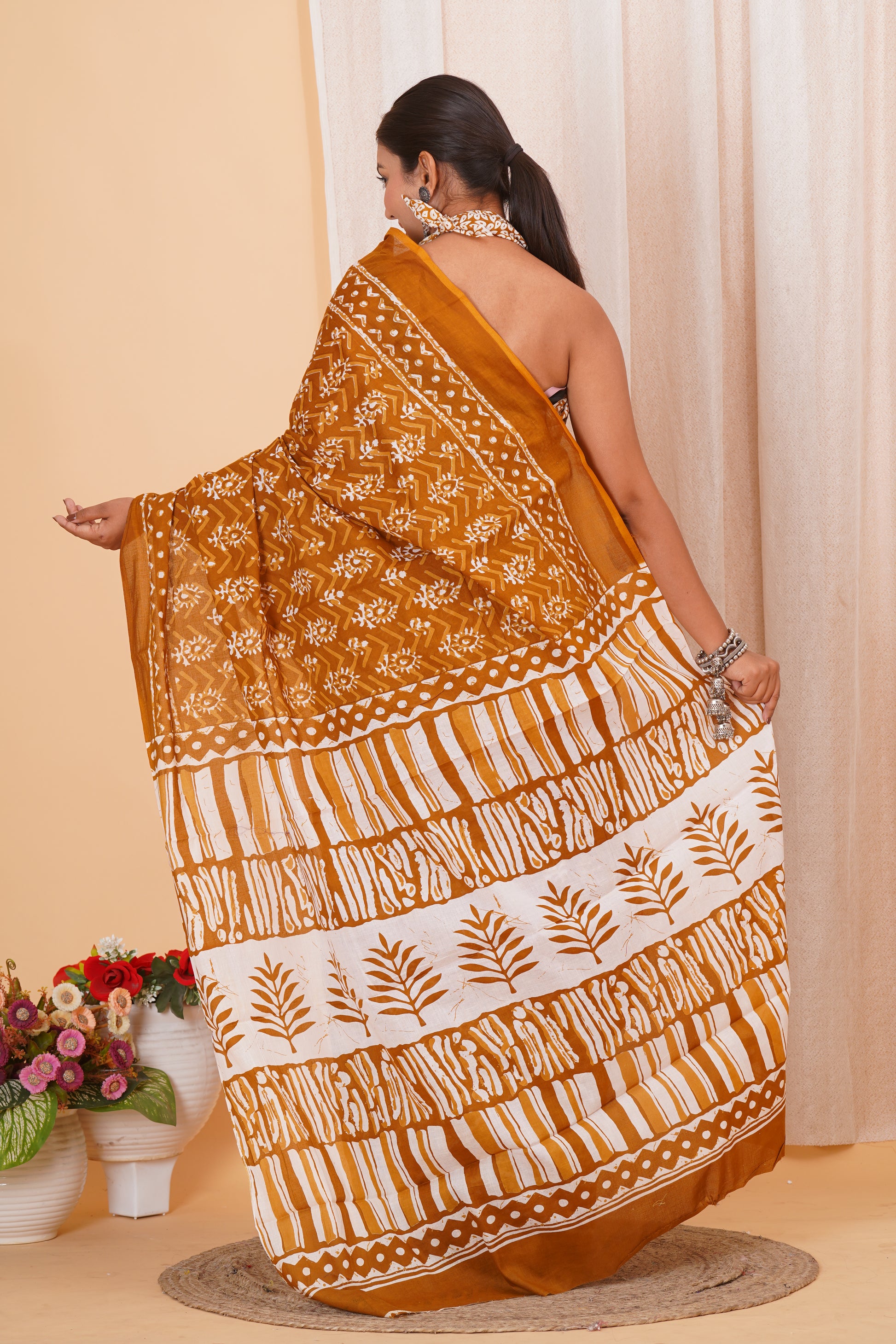 Dark Brown Cotton Mulmul Saree With Blouse Piece
