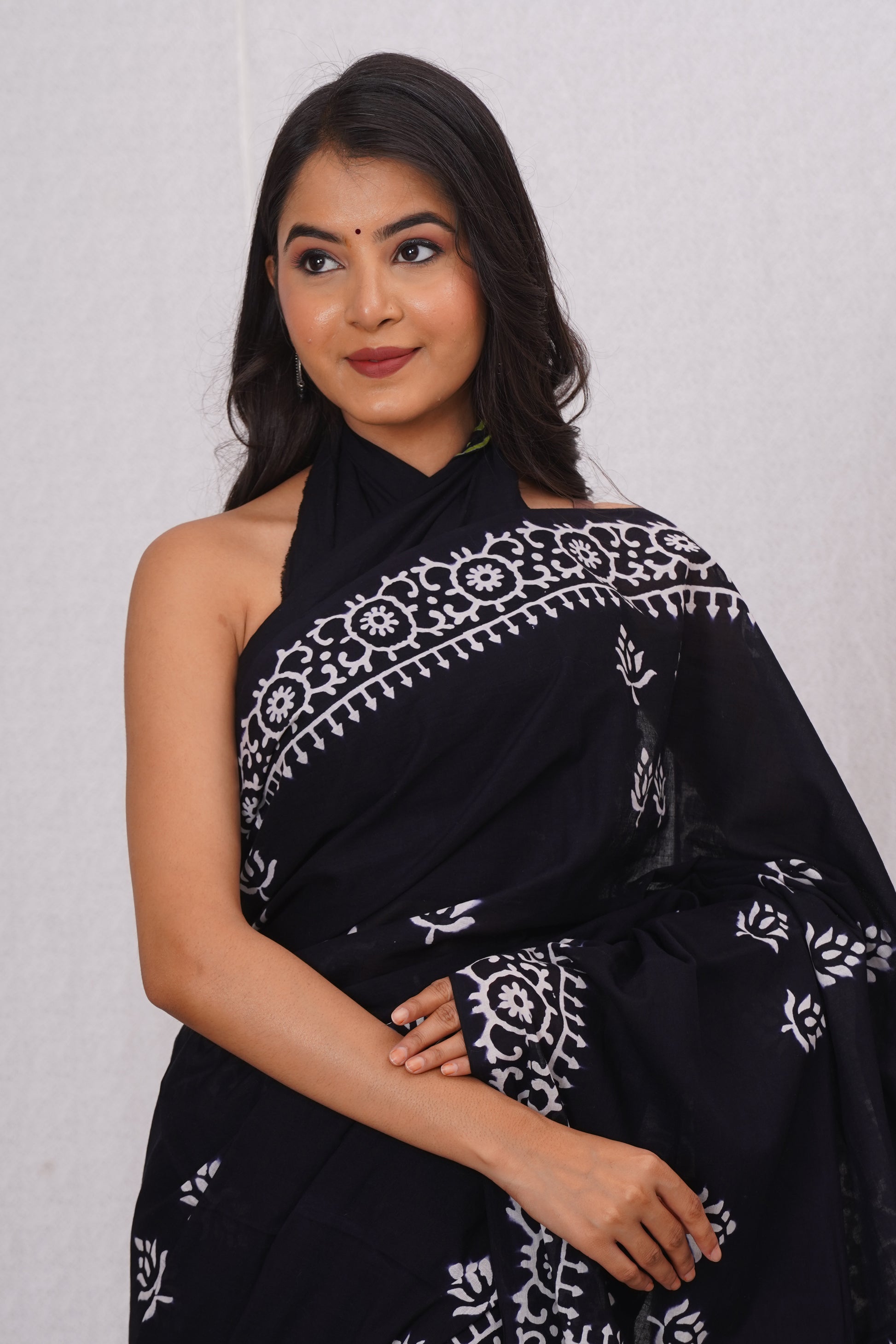 Black with White print Cotton Mulmul Saree With Blouse Piece