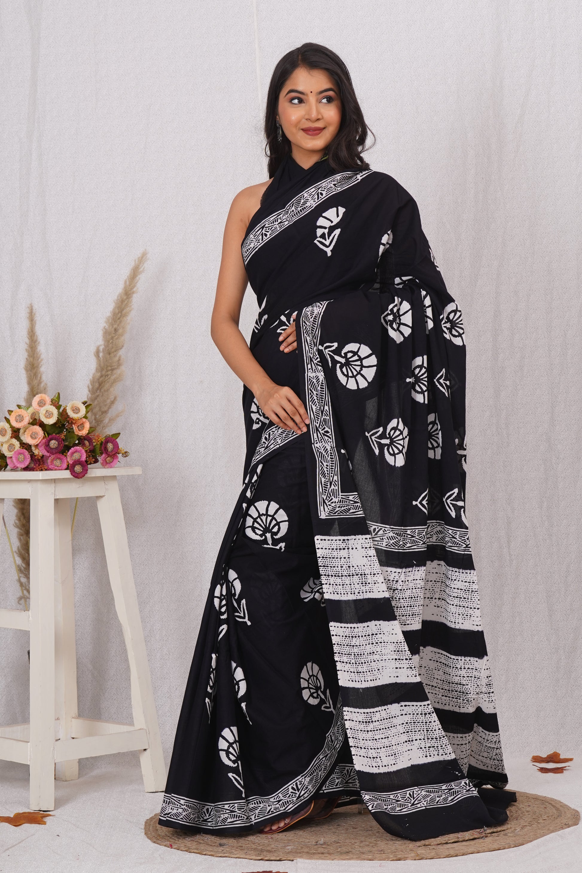 Black and White Floral Print Cotton Mulmul Saree With Blouse Piece