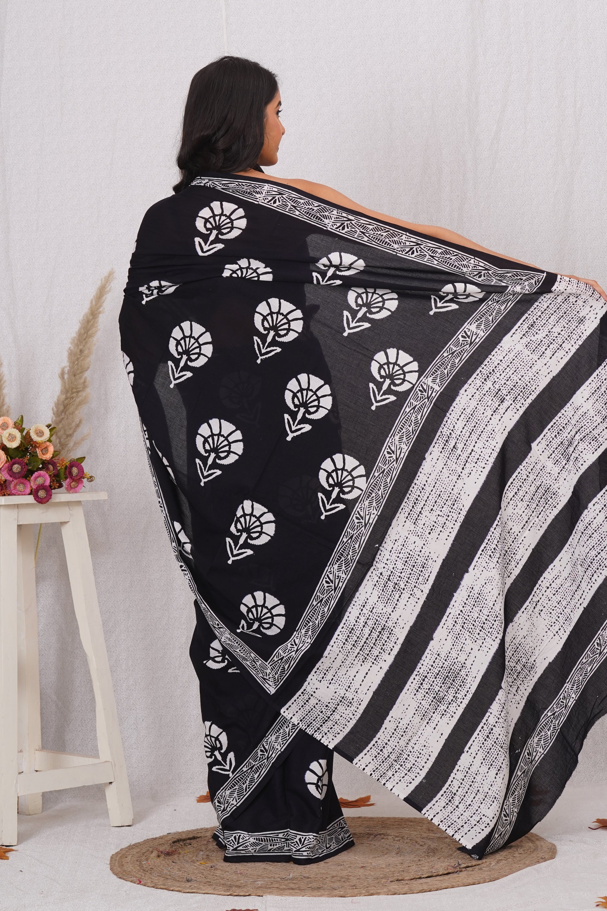 Black and White Floral Print Cotton Mulmul Saree With Blouse Piece