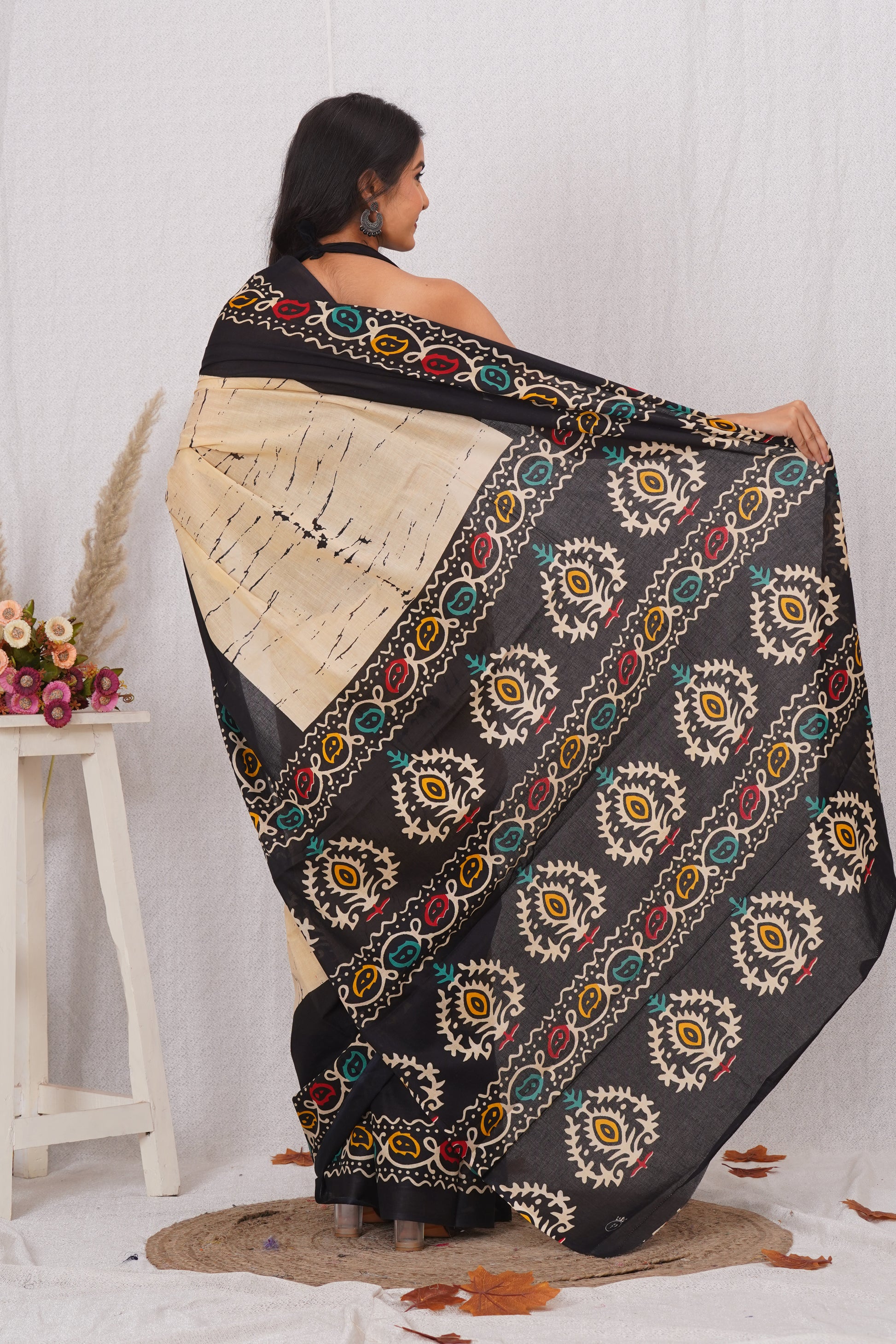 Beige and Black Cotton Mulmul Saree With Blouse Piece