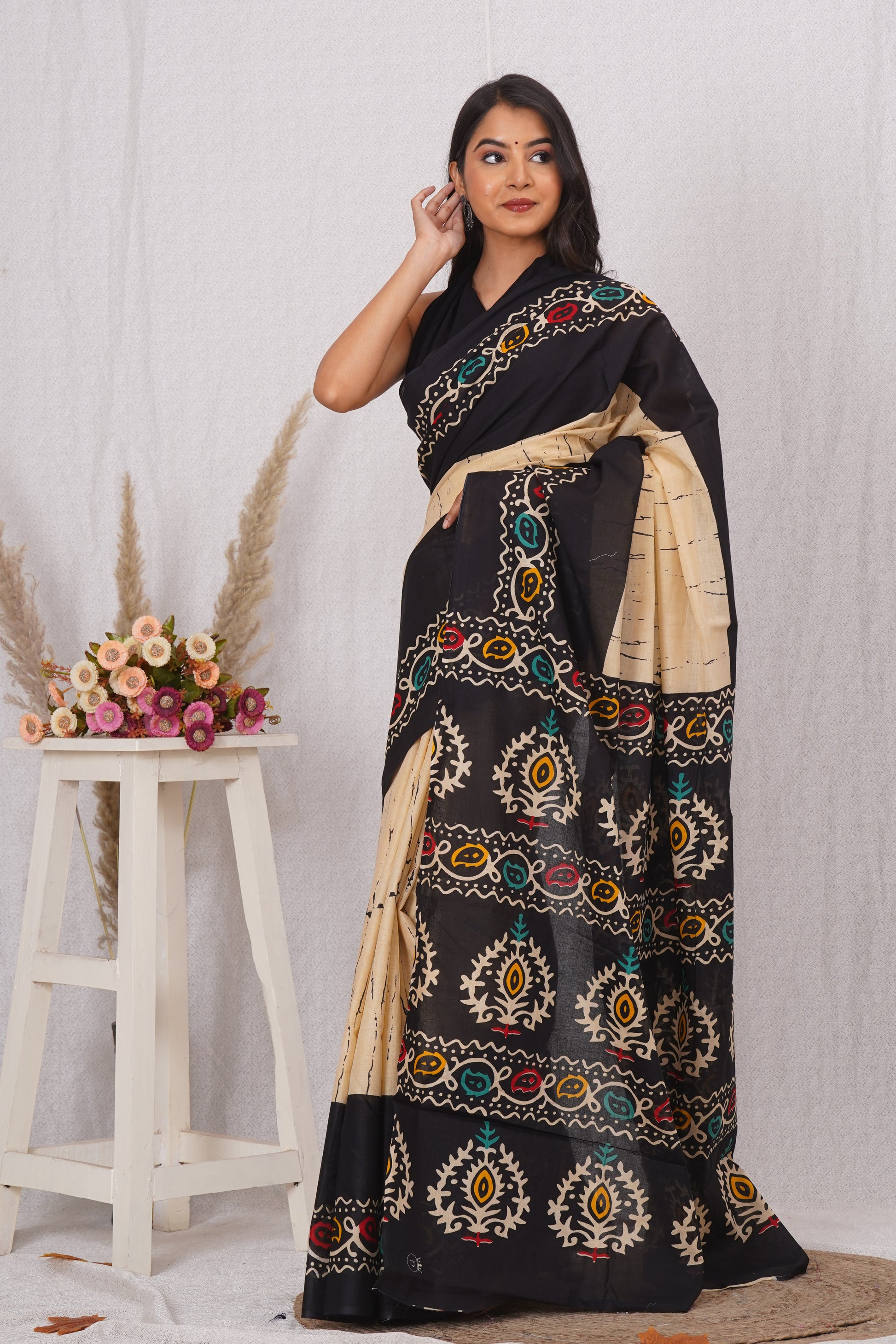 Beige and Black Cotton Mulmul Saree With Blouse Piece