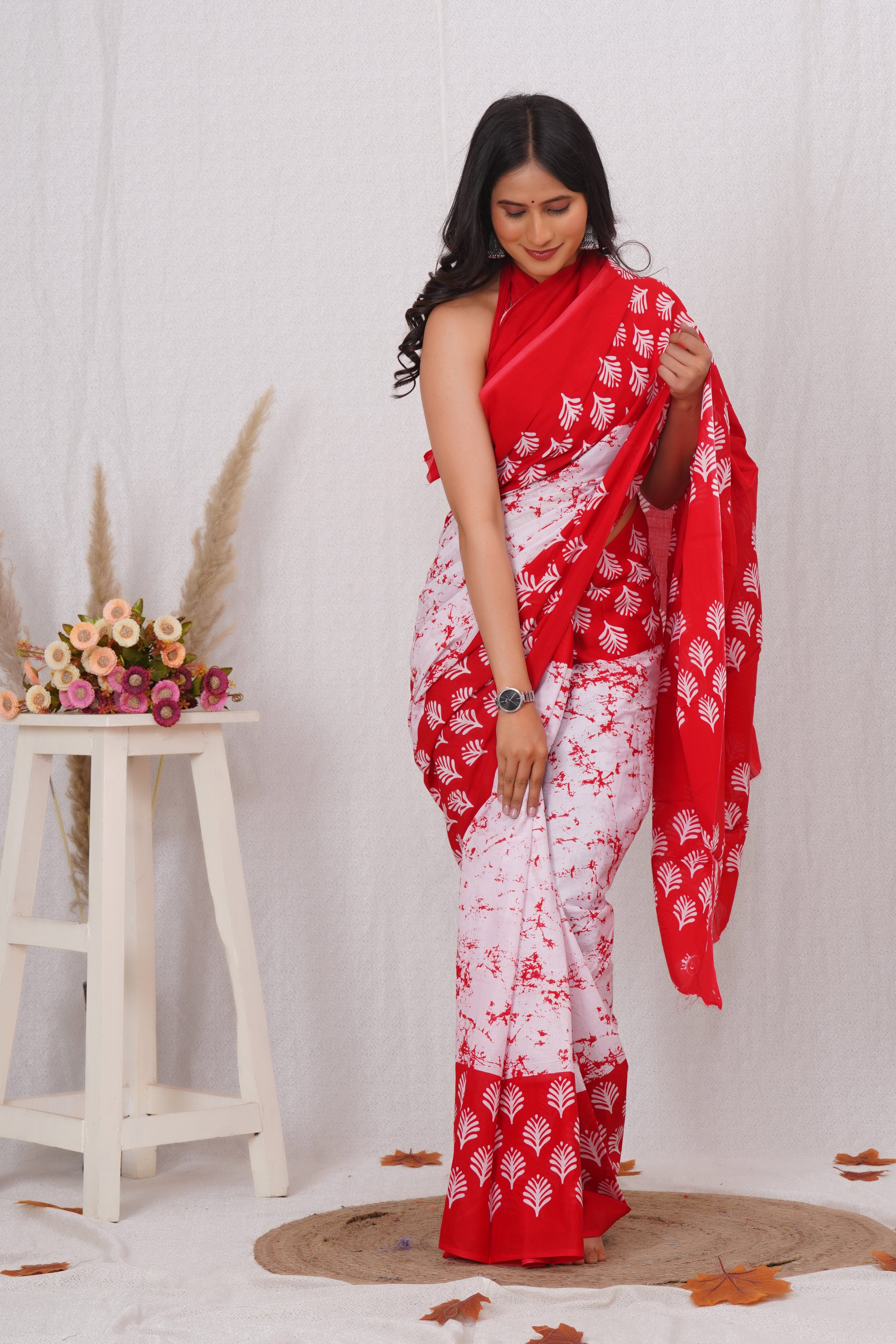 Red and White Cotton Mulmul Saree With Blouse Piece