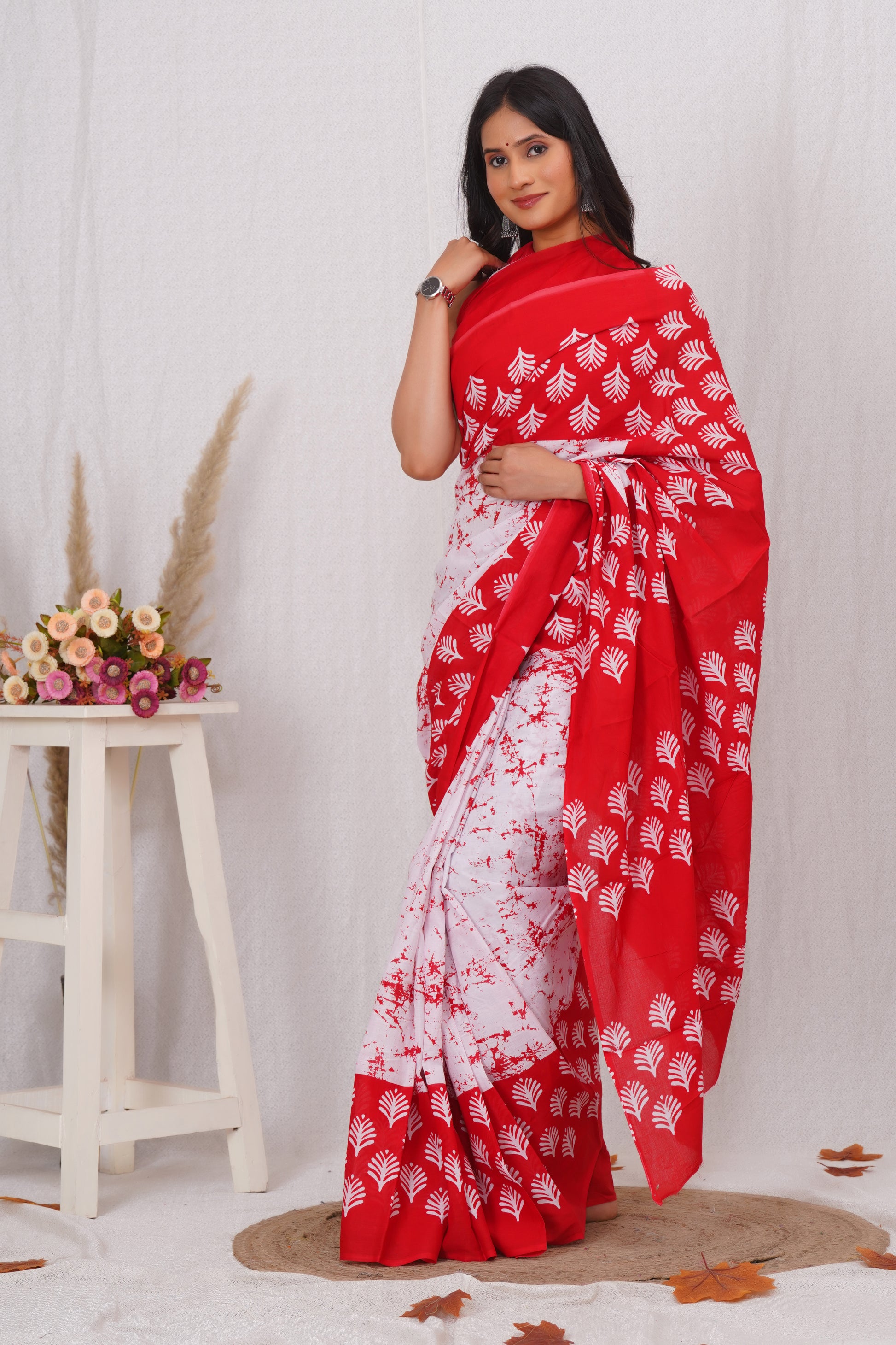 Red and White Cotton Mulmul Saree With Blouse Piece