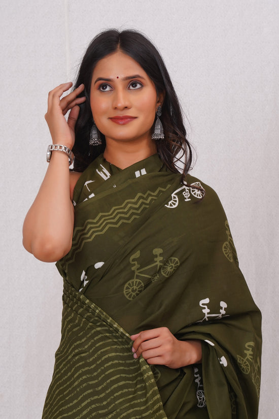 Dark Green Cotton Mulmul Saree With Blouse Piece