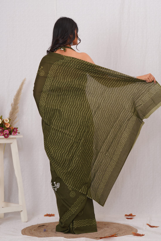Dark Green Cotton Mulmul Saree With Blouse Piece