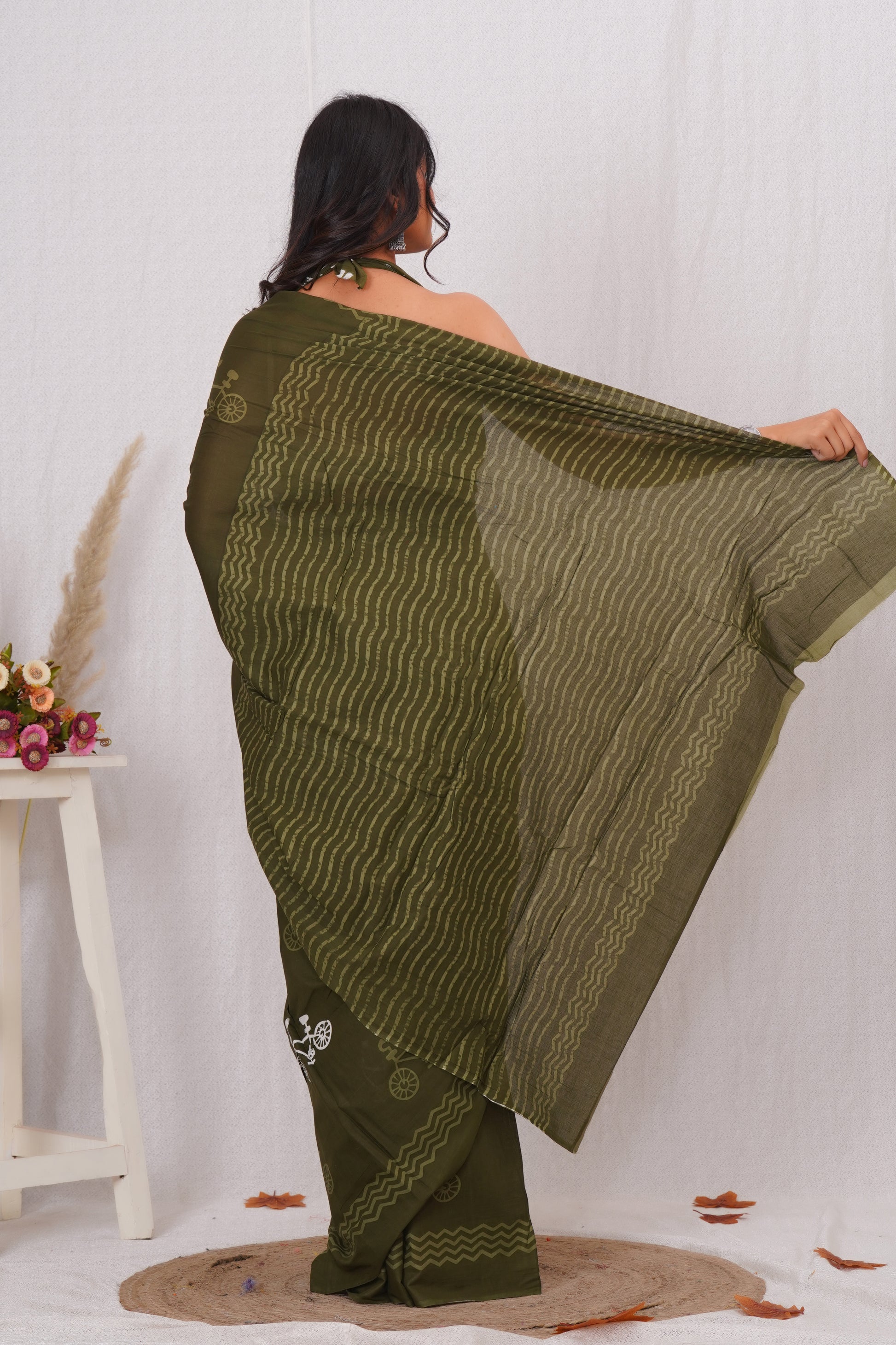 Dark Green Cotton Mulmul Saree With Blouse Piece