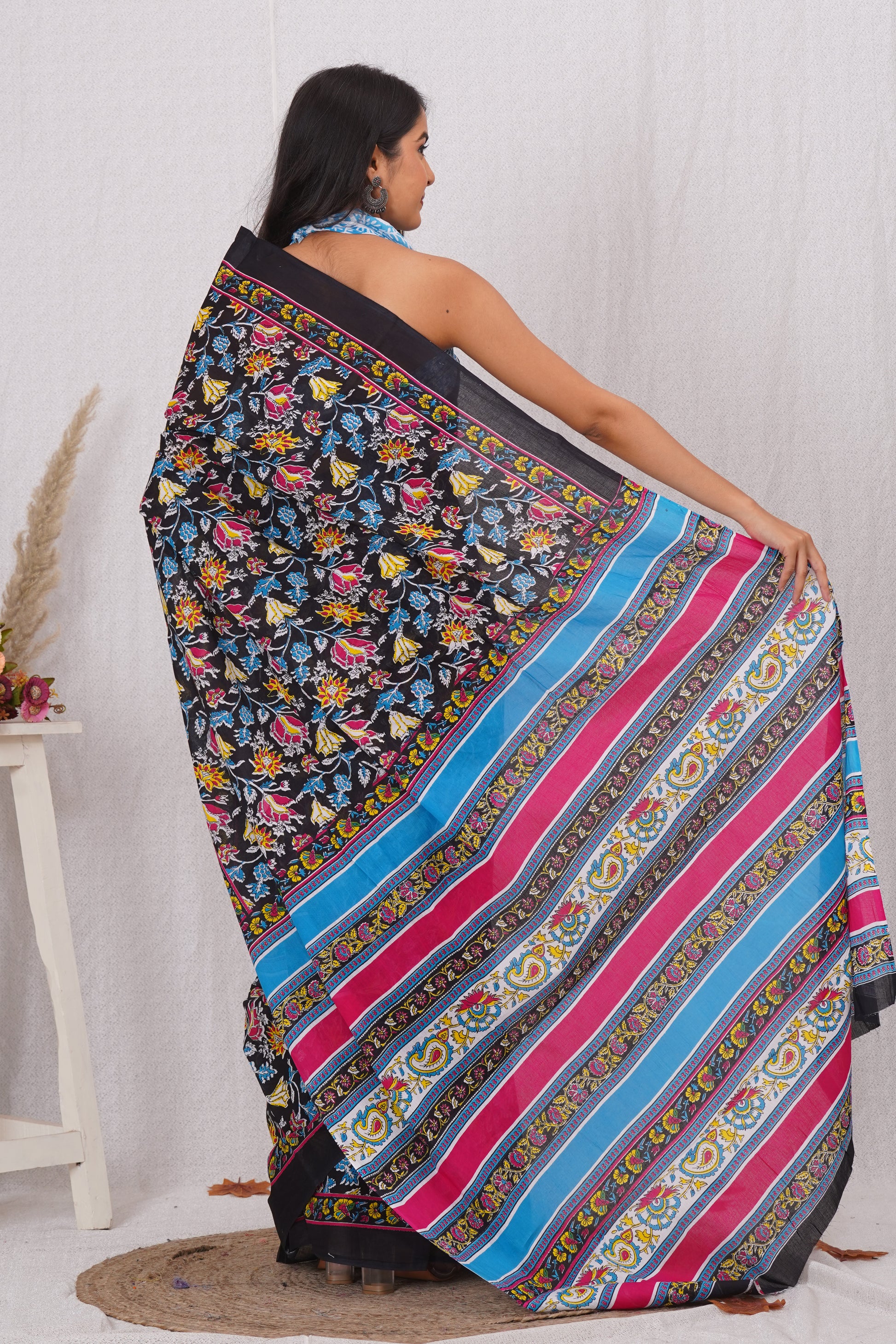 Multicolor Floral Cotton Mulmul Saree With Blouse Piece