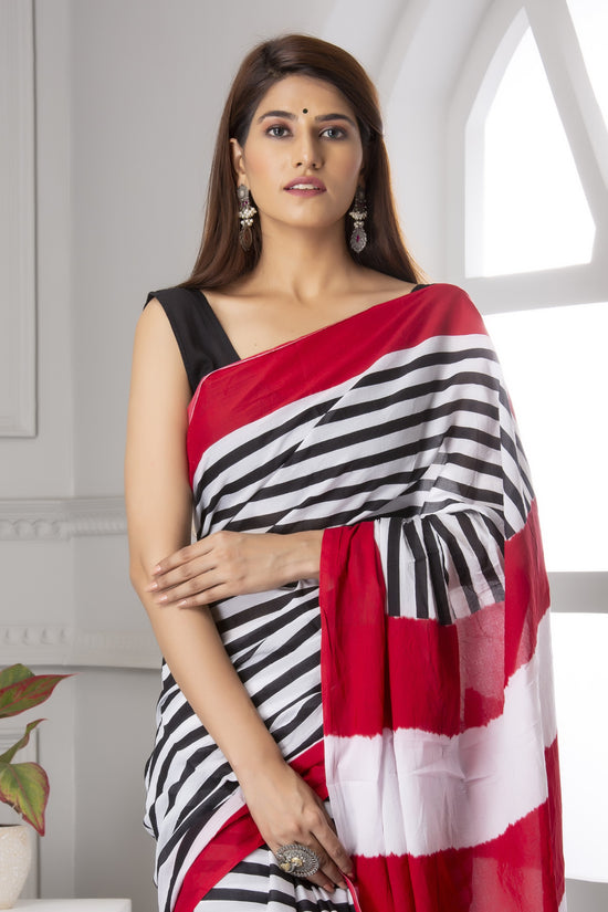 Printed Cotton Mulmul Saree With Blouse Piece