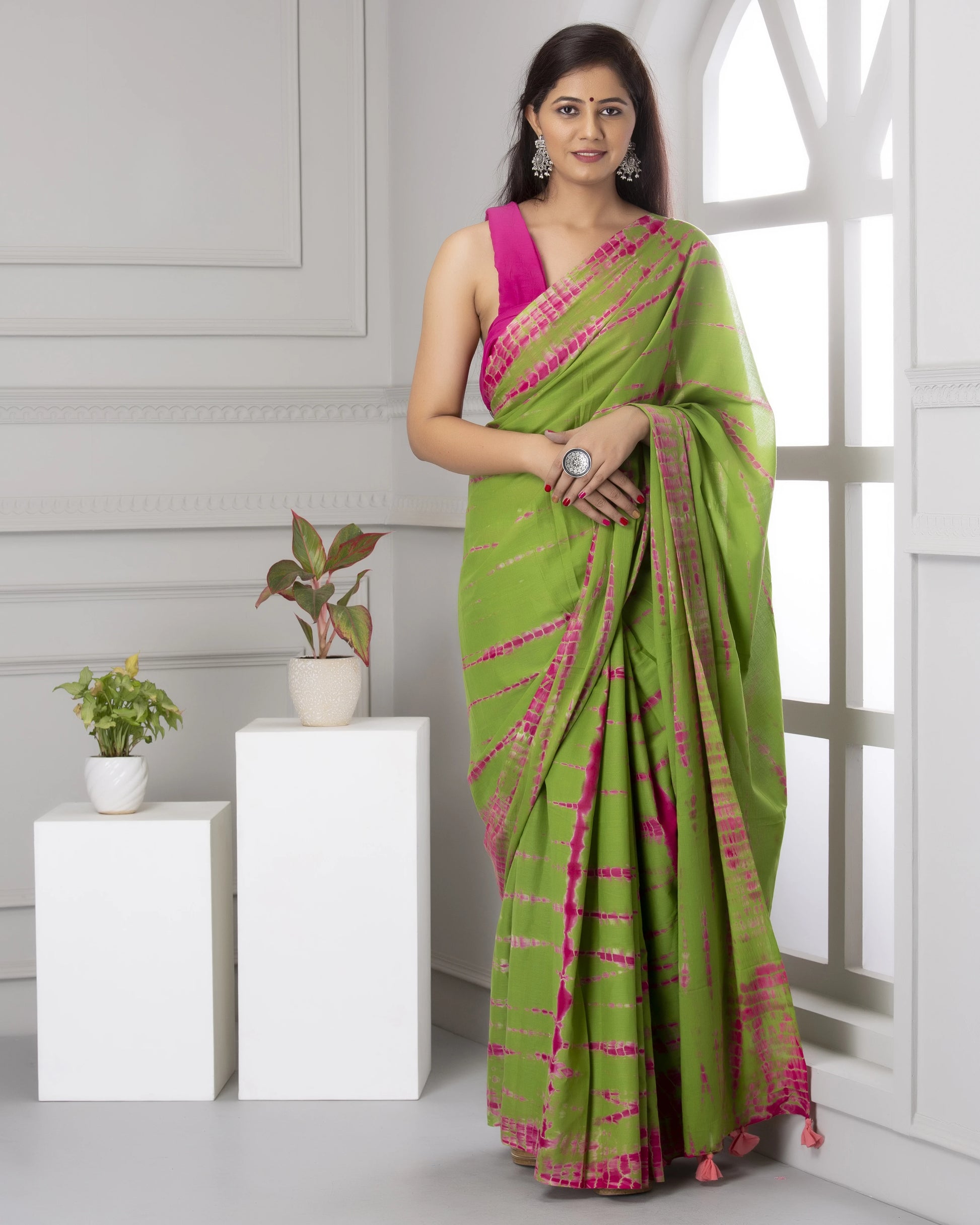 Dark Green Cotton Mulmul Saree With Blouse Piece