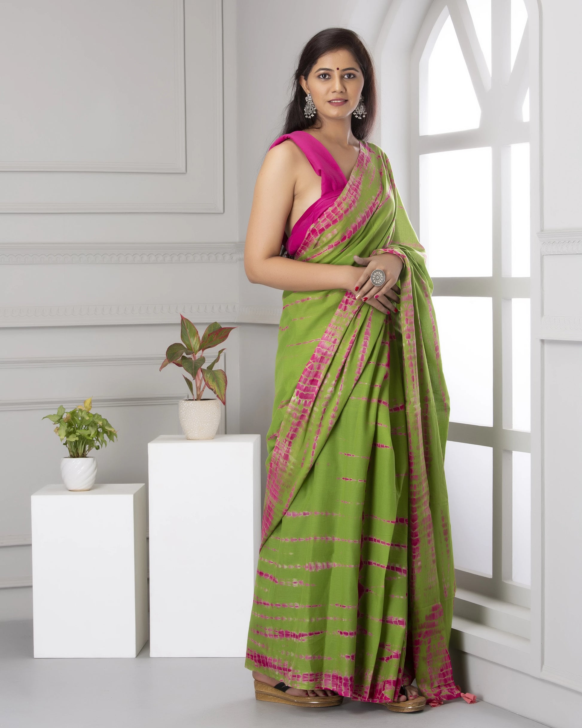 Dark Green Cotton Mulmul Saree With Blouse Piece