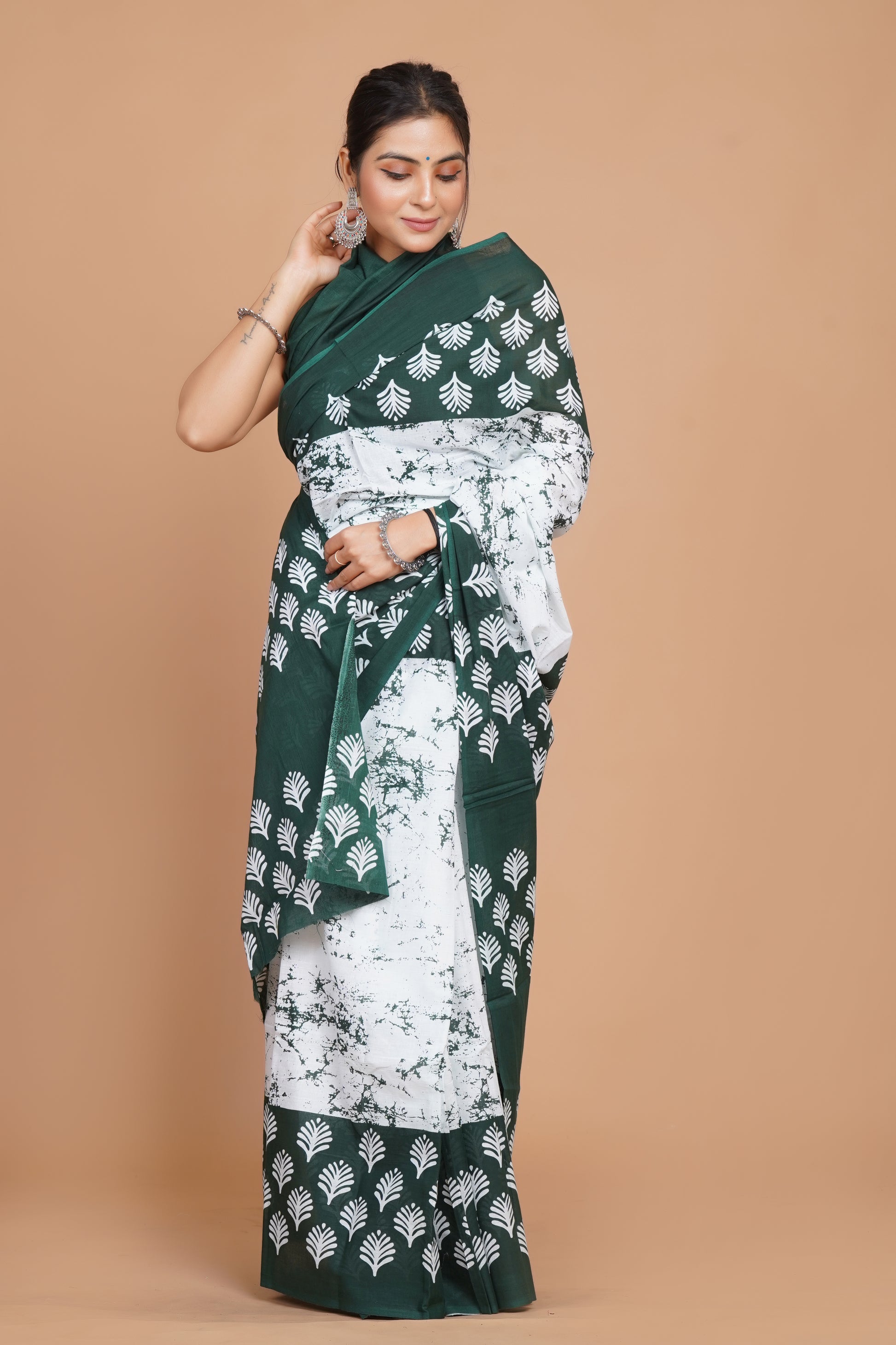 Bagru Print Mulmul Cotton Saree – Leaf Buti Print