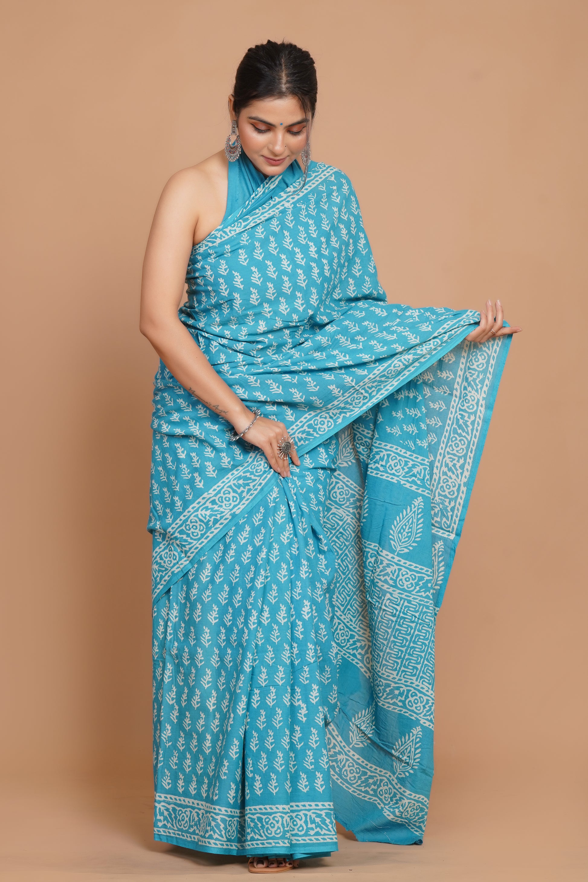 Bagru Print Mulmul Cotton Saree – Floral Buti Print