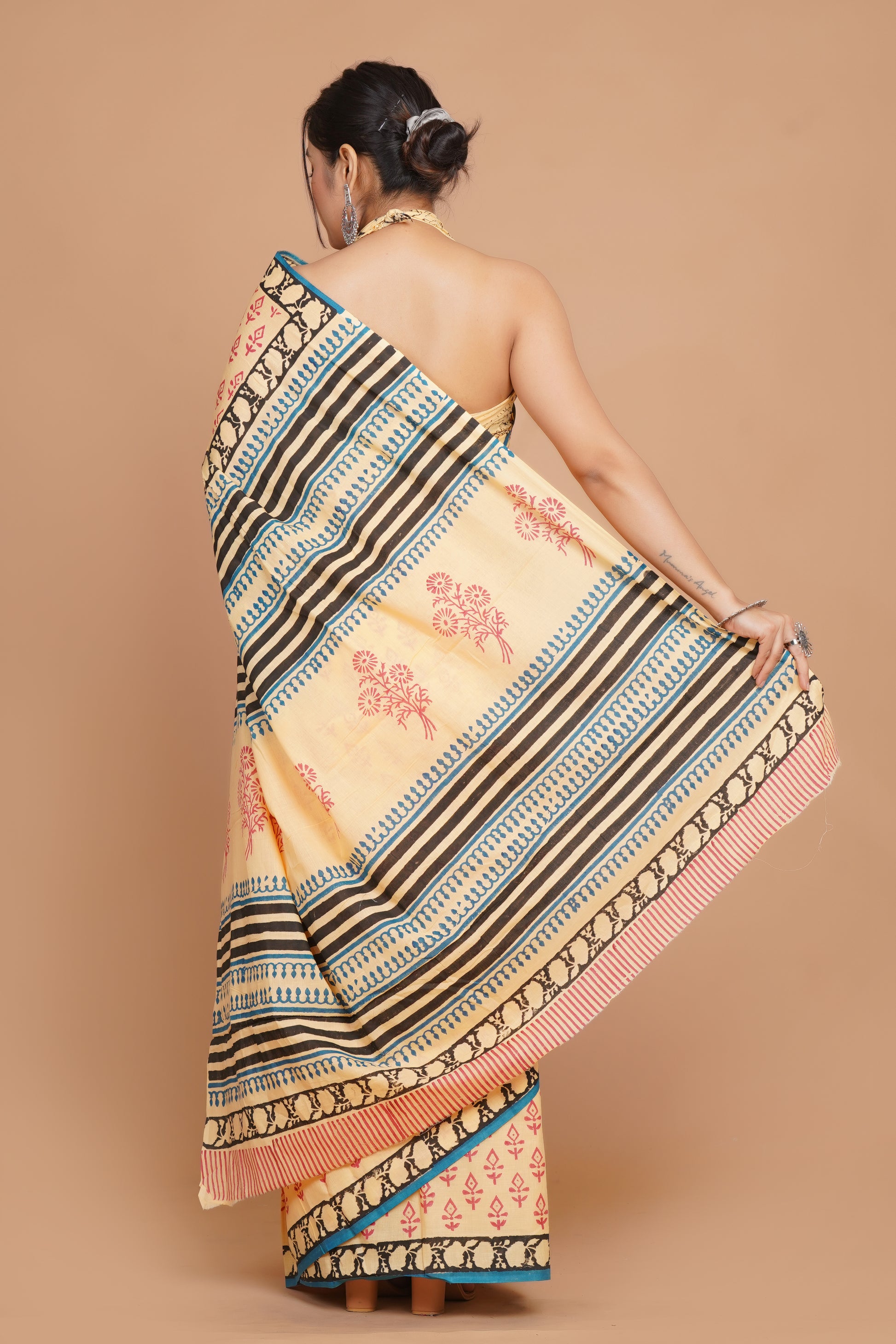 Bagru Print Mulmul Cotton Saree – Floral Buti Print