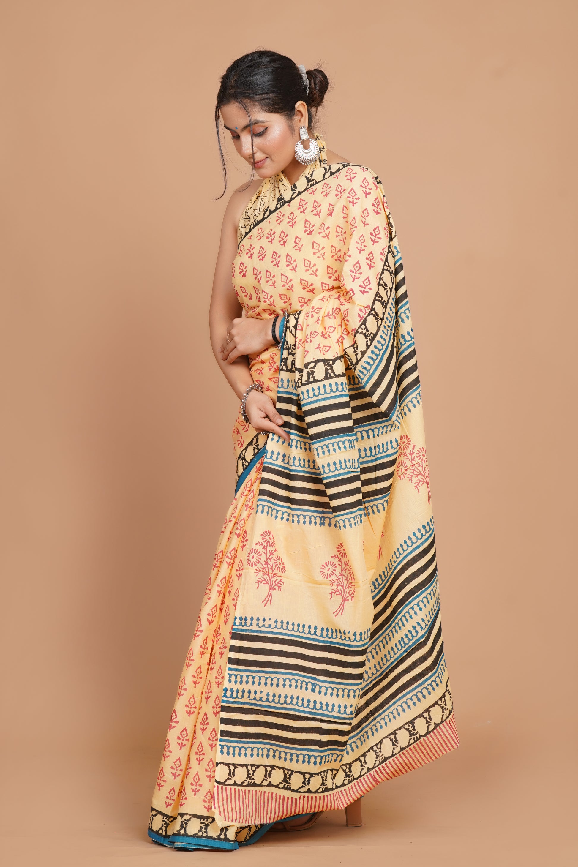 Bagru Print Mulmul Cotton Saree – Floral Buti Print