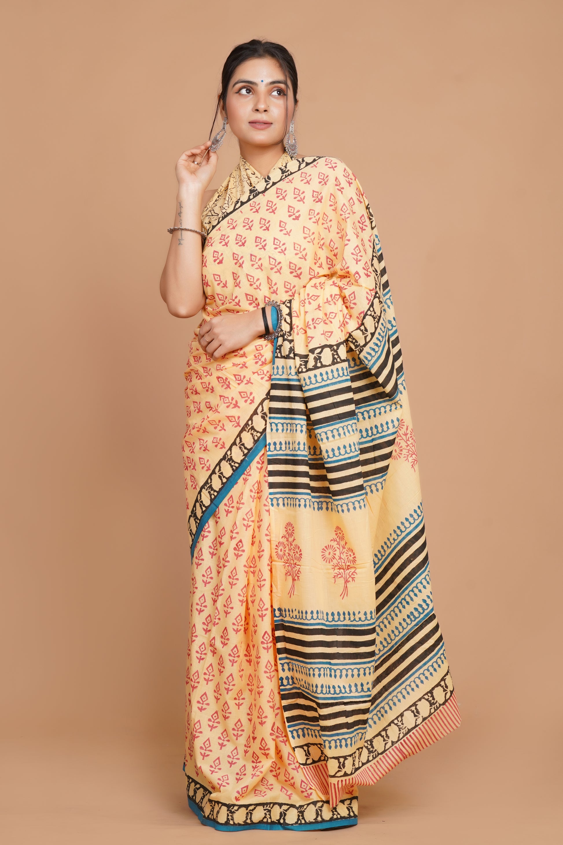 Bagru Print Mulmul Cotton Saree – Floral Buti Print