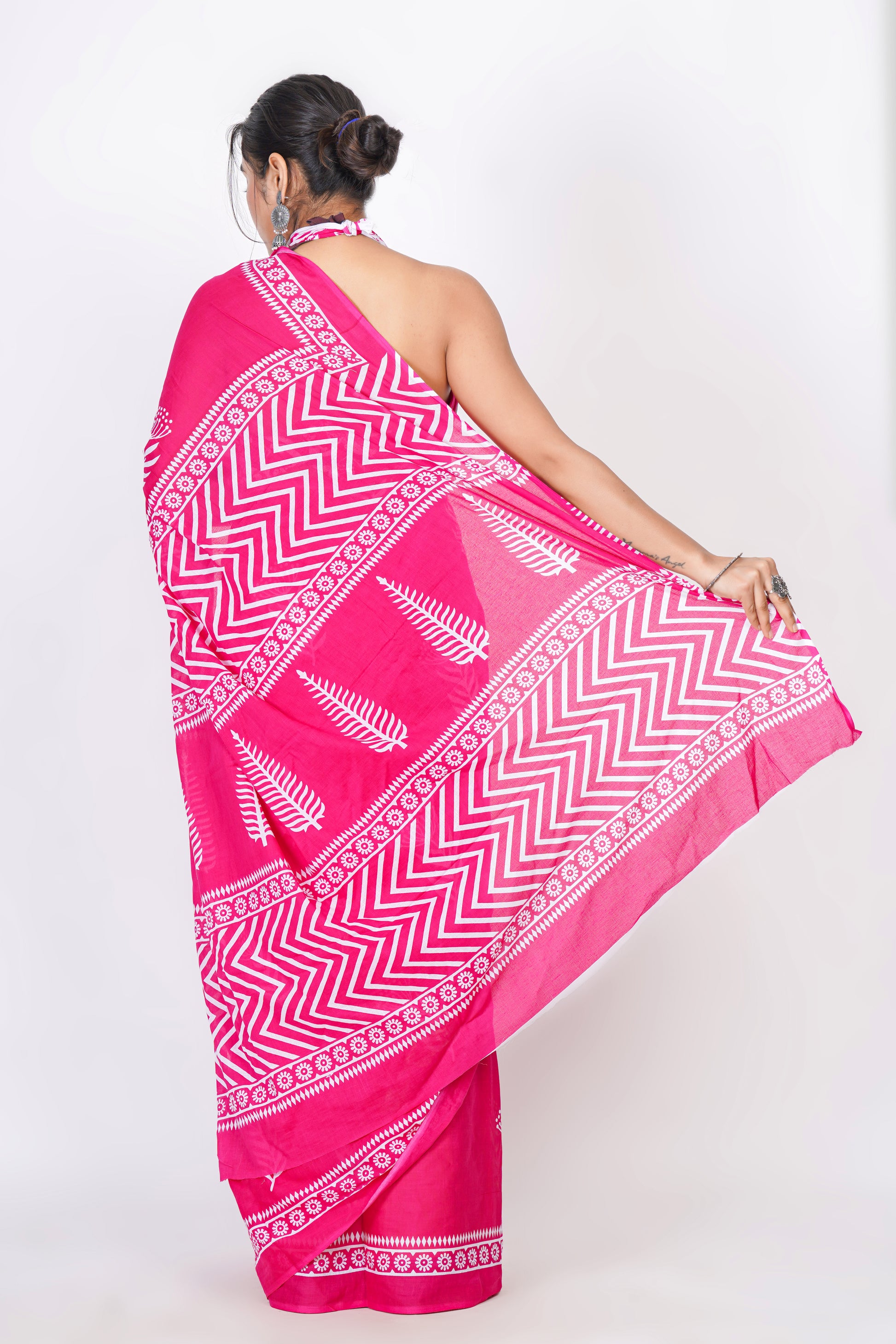 Bagru Print Mulmul Cotton Saree – Floral Buti Print
