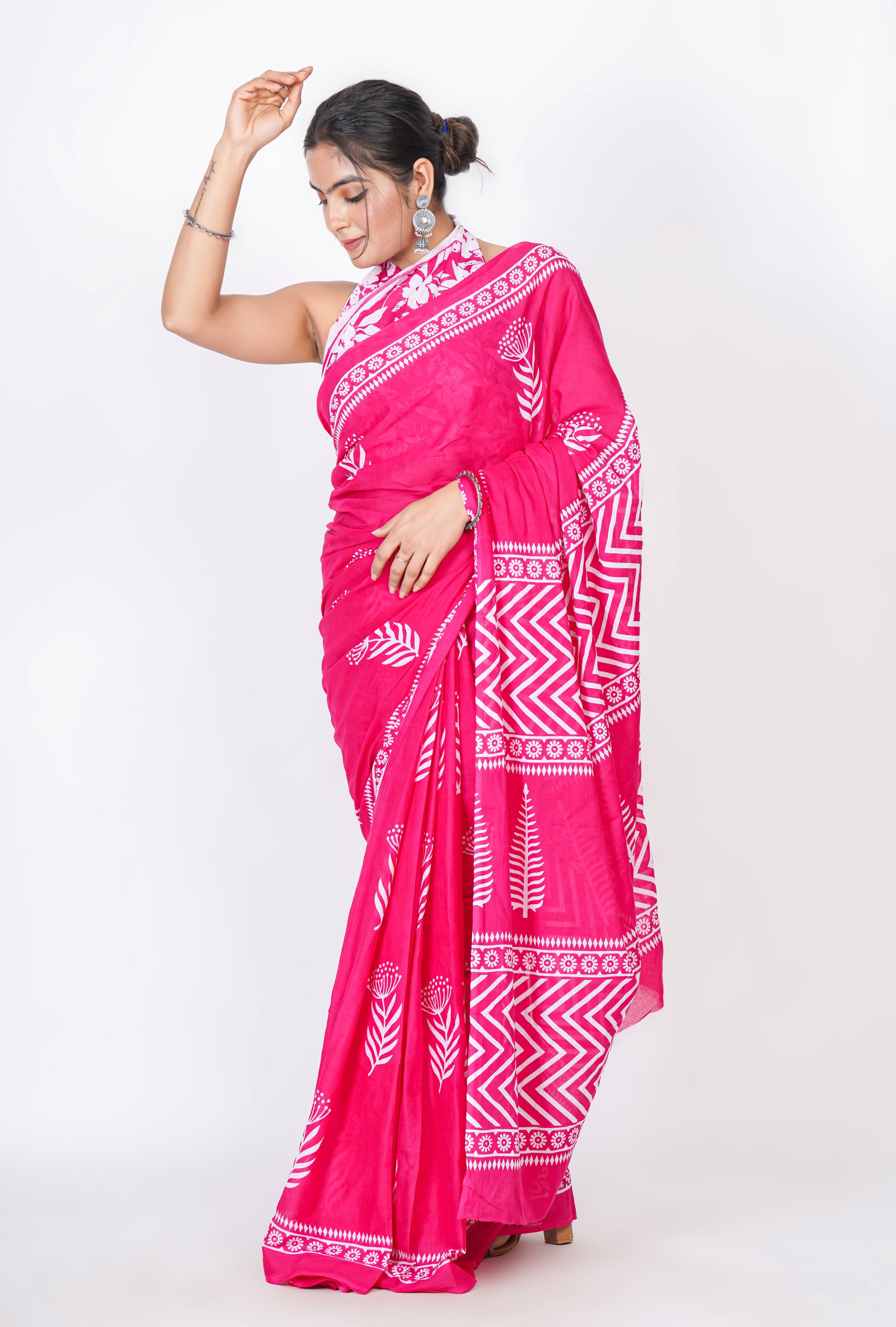 Bagru Print Mulmul Cotton Saree – Floral Buti Print