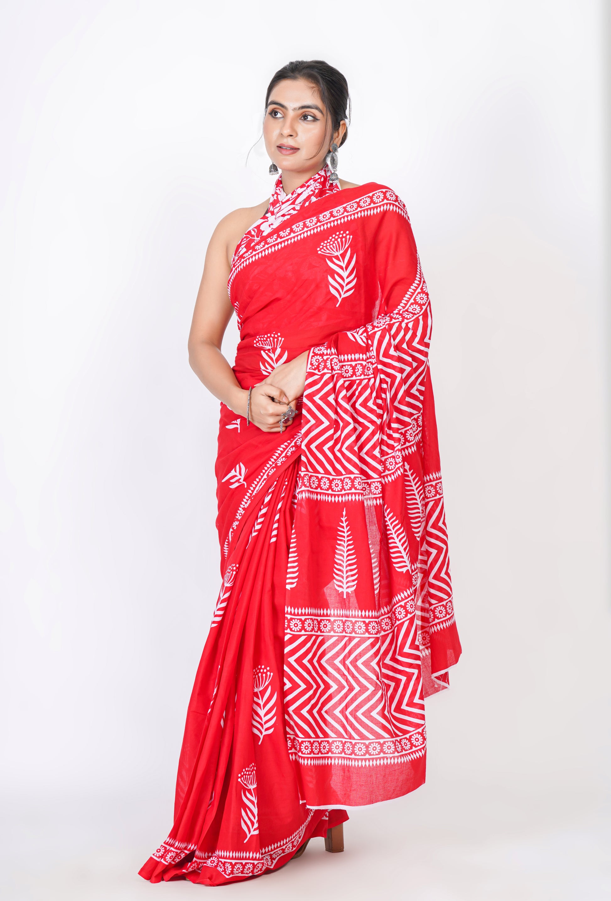Bagru Print Mulmul Cotton Saree – Floral Buti Print