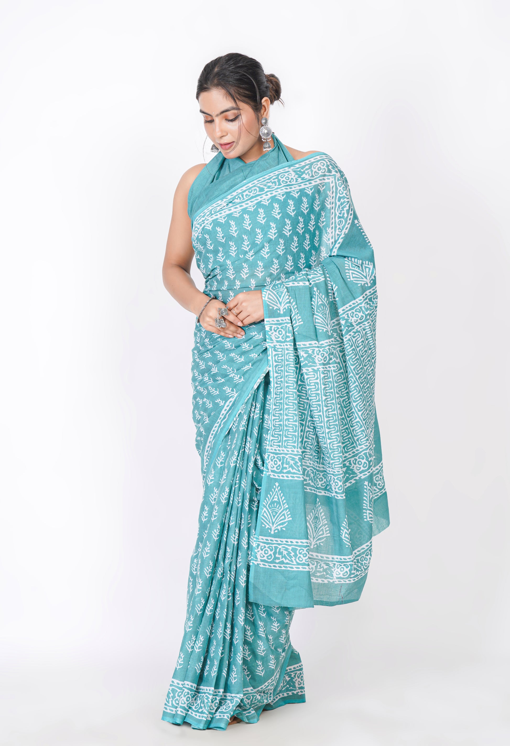 Bagru Print Mulmul Cotton Saree – Floral Buti Print