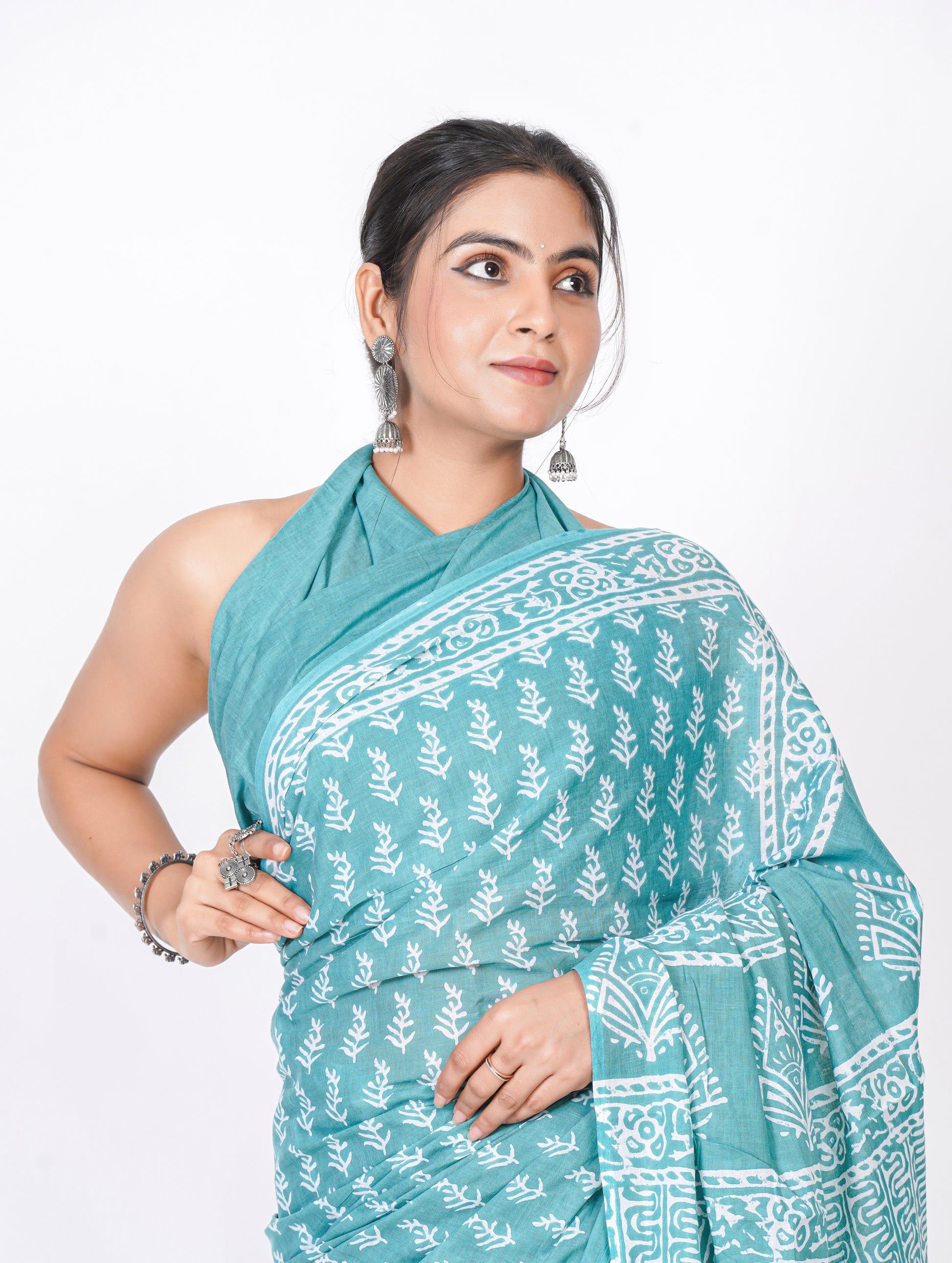 Bagru Print Mulmul Cotton Saree – Floral Buti Print