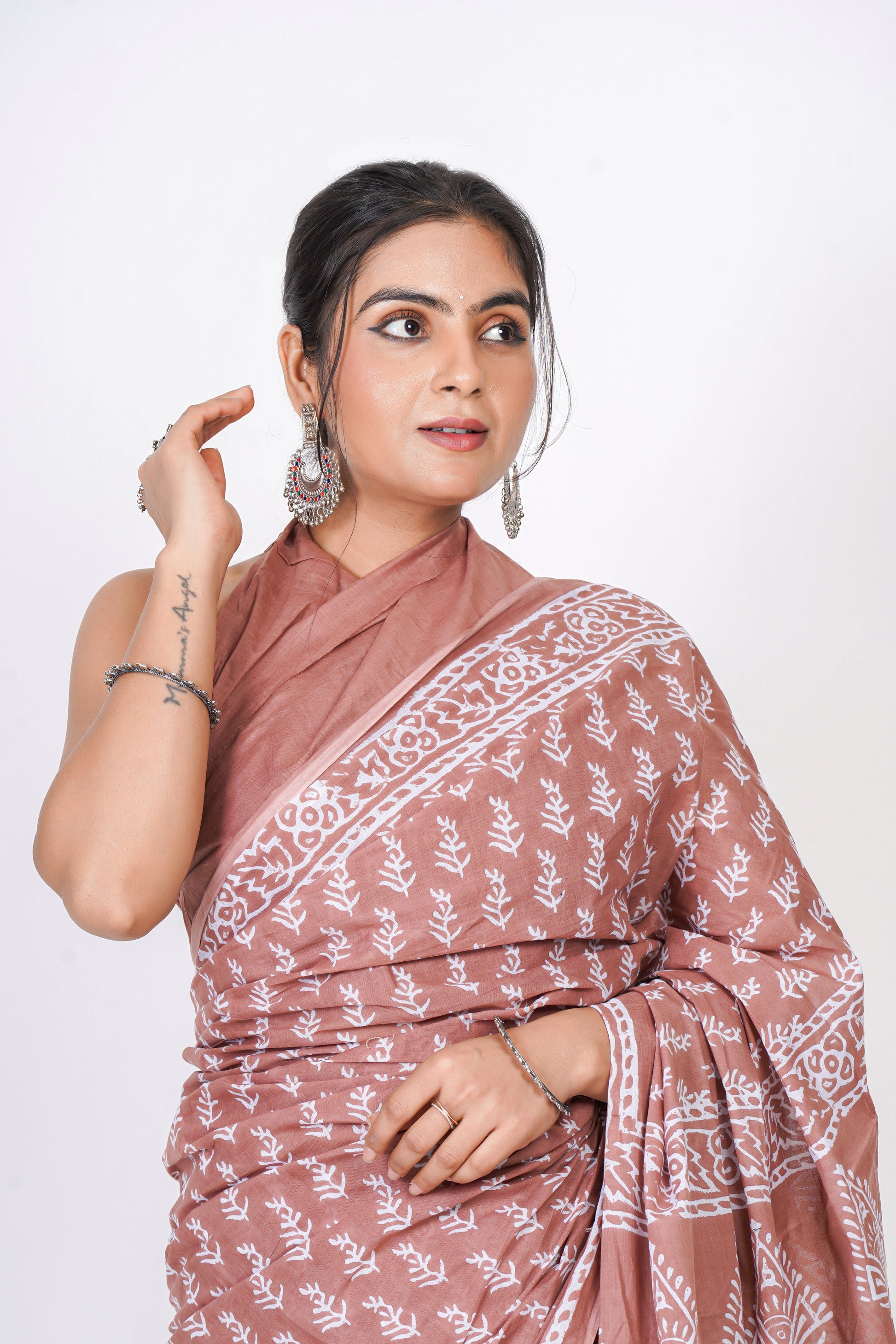 Bagru Print Mulmul Cotton Saree – Leaf Buti Print