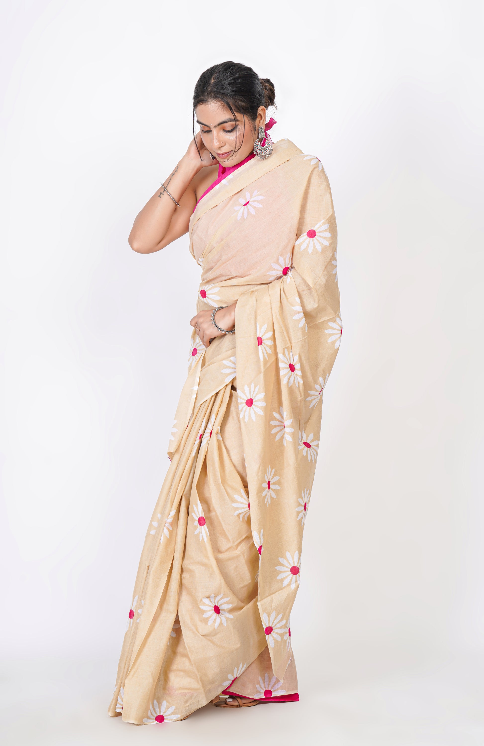 Bagru Print Mulmul Cotton Saree – Floral Buti Print