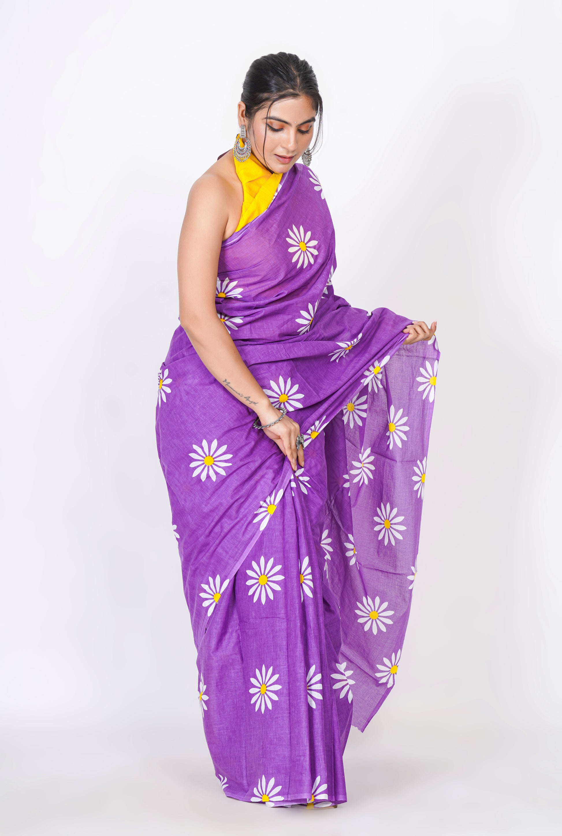 Bagru Print Mulmul Cotton Saree – Floral Buti Print