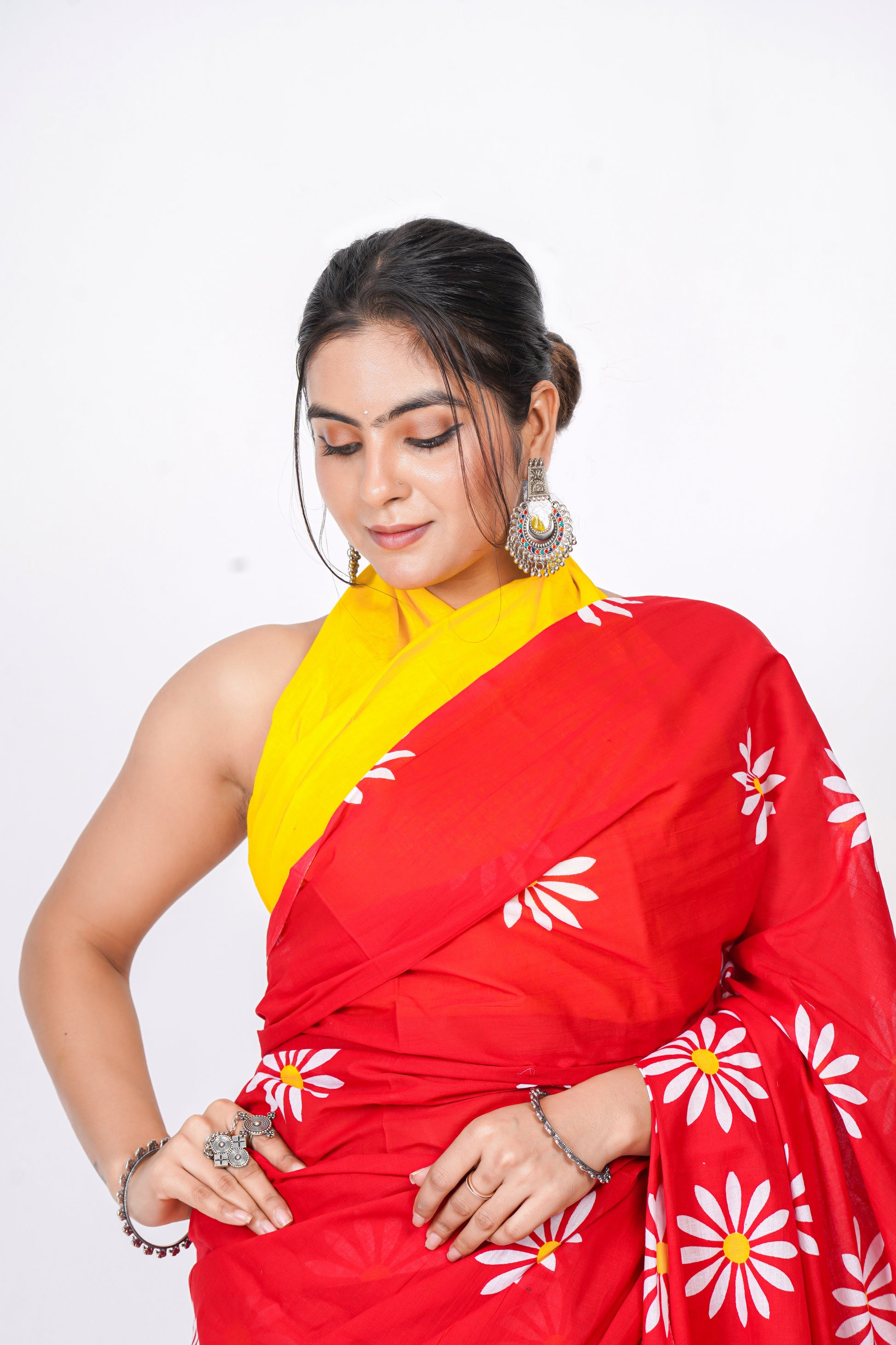 Bagru Print Mulmul Cotton Saree – Floral Buti Print
