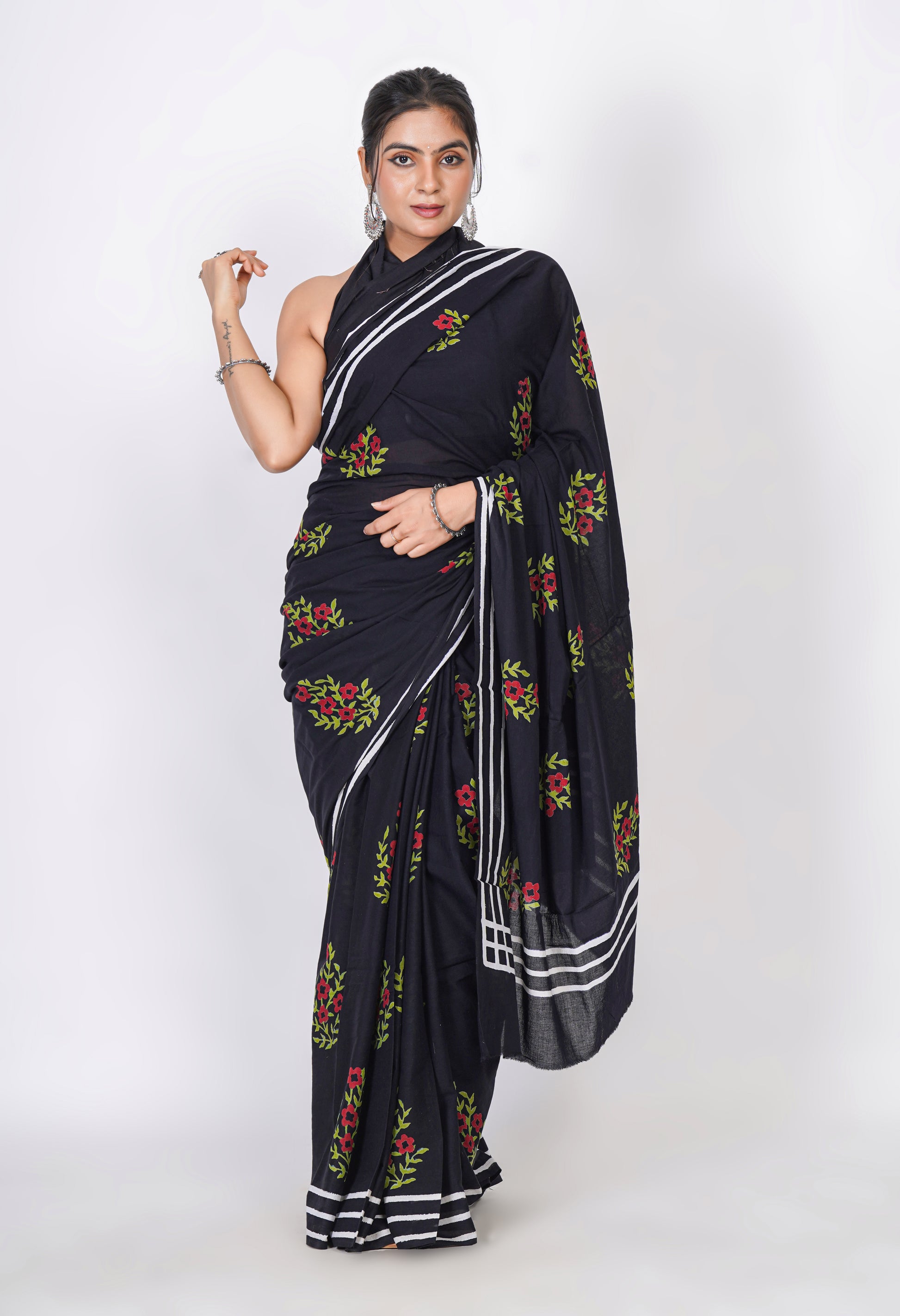 Bagru Print Mulmul Cotton Saree – Floral Buti Print