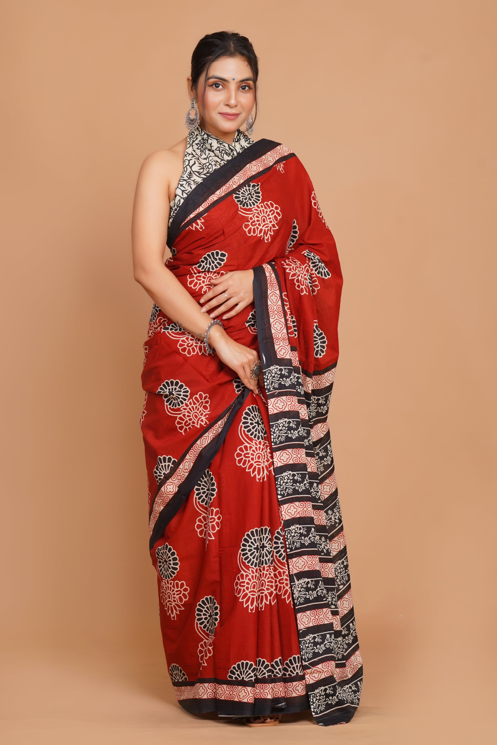 Bagru Print Mulmul Cotton Saree – Floral Buti Print