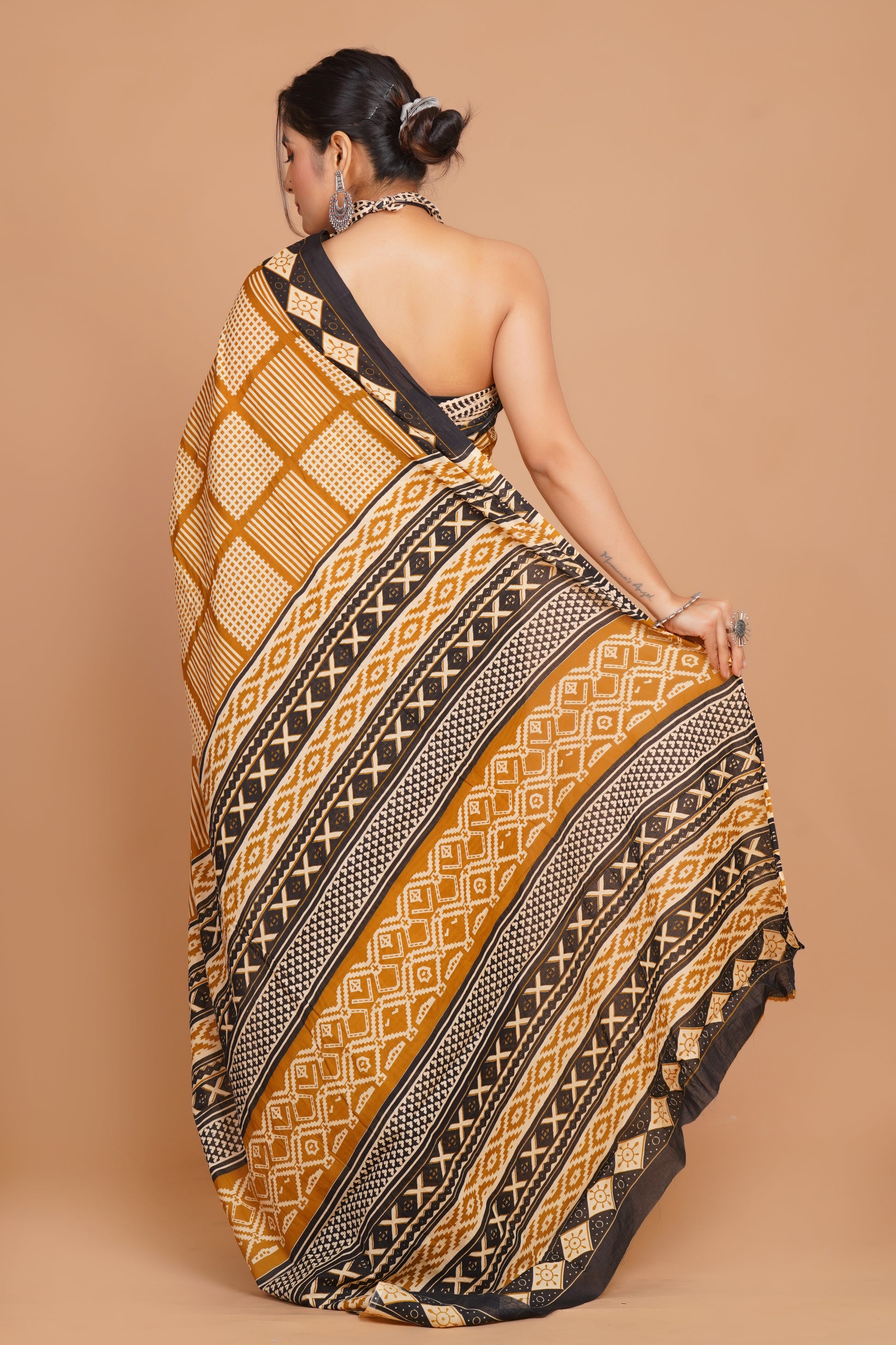 Bagru Print Mulmul Cotton Saree – Floral Buti Print