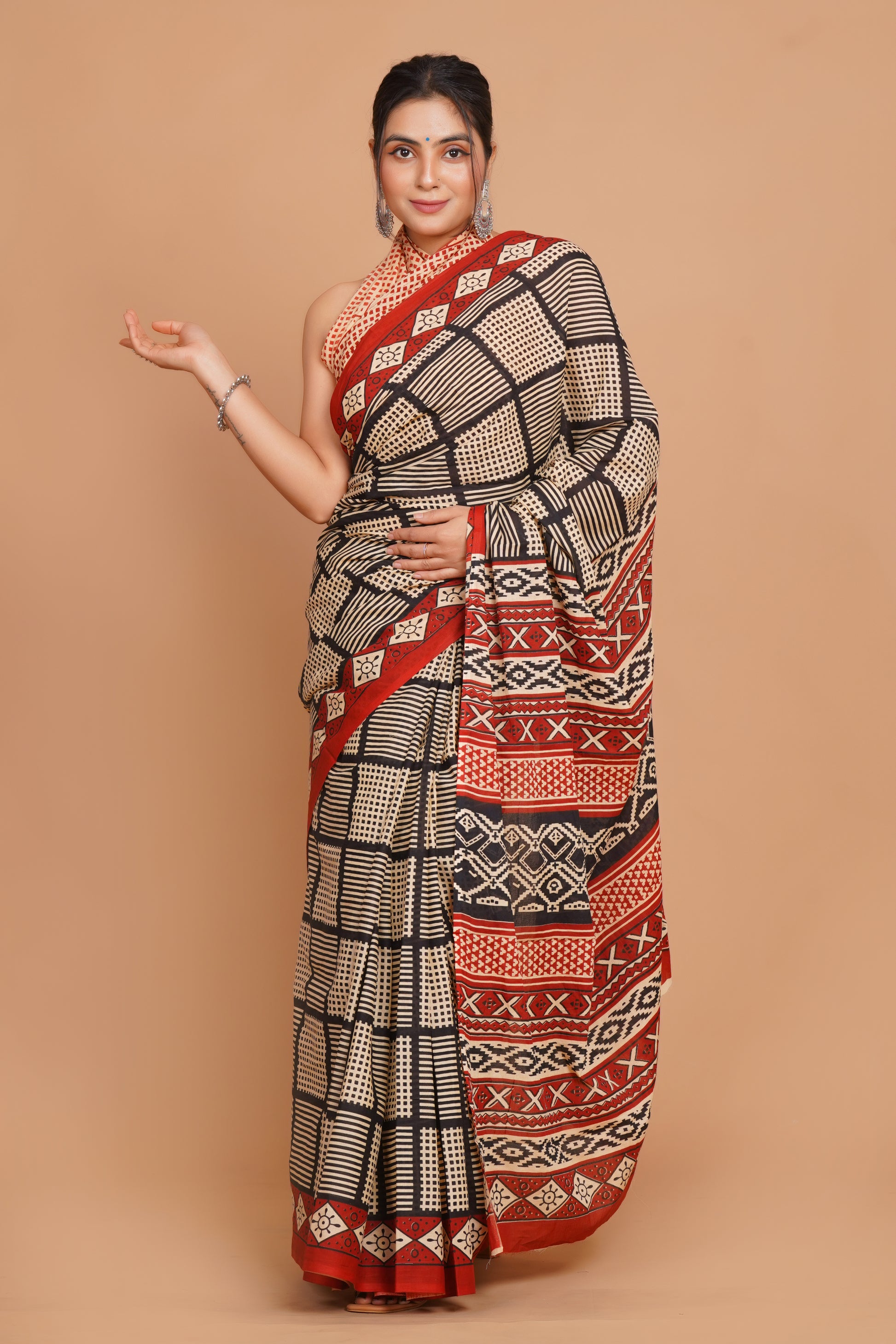 Bagru Print Mulmul Cotton Saree – Floral Buti Print