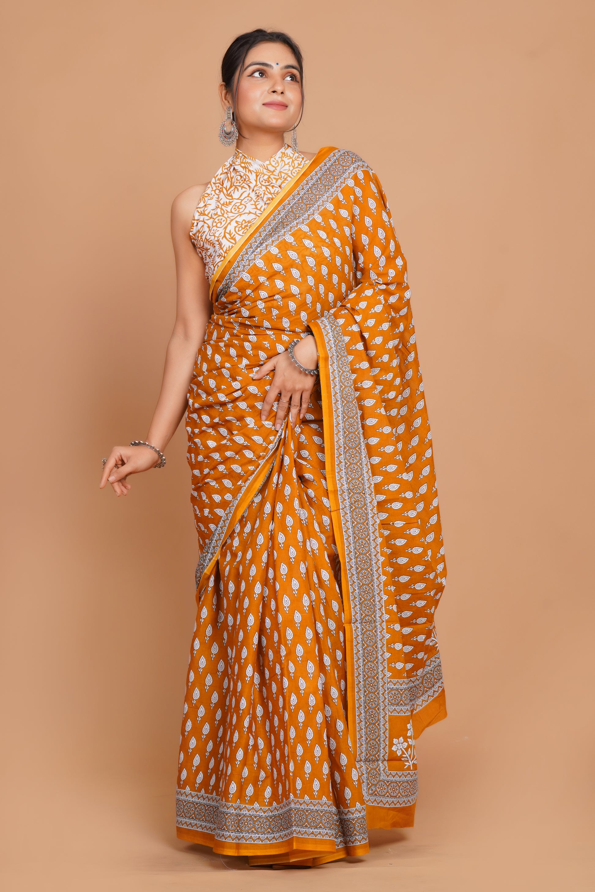 Bagru Print Mulmul Cotton Saree – Floral Buti Print