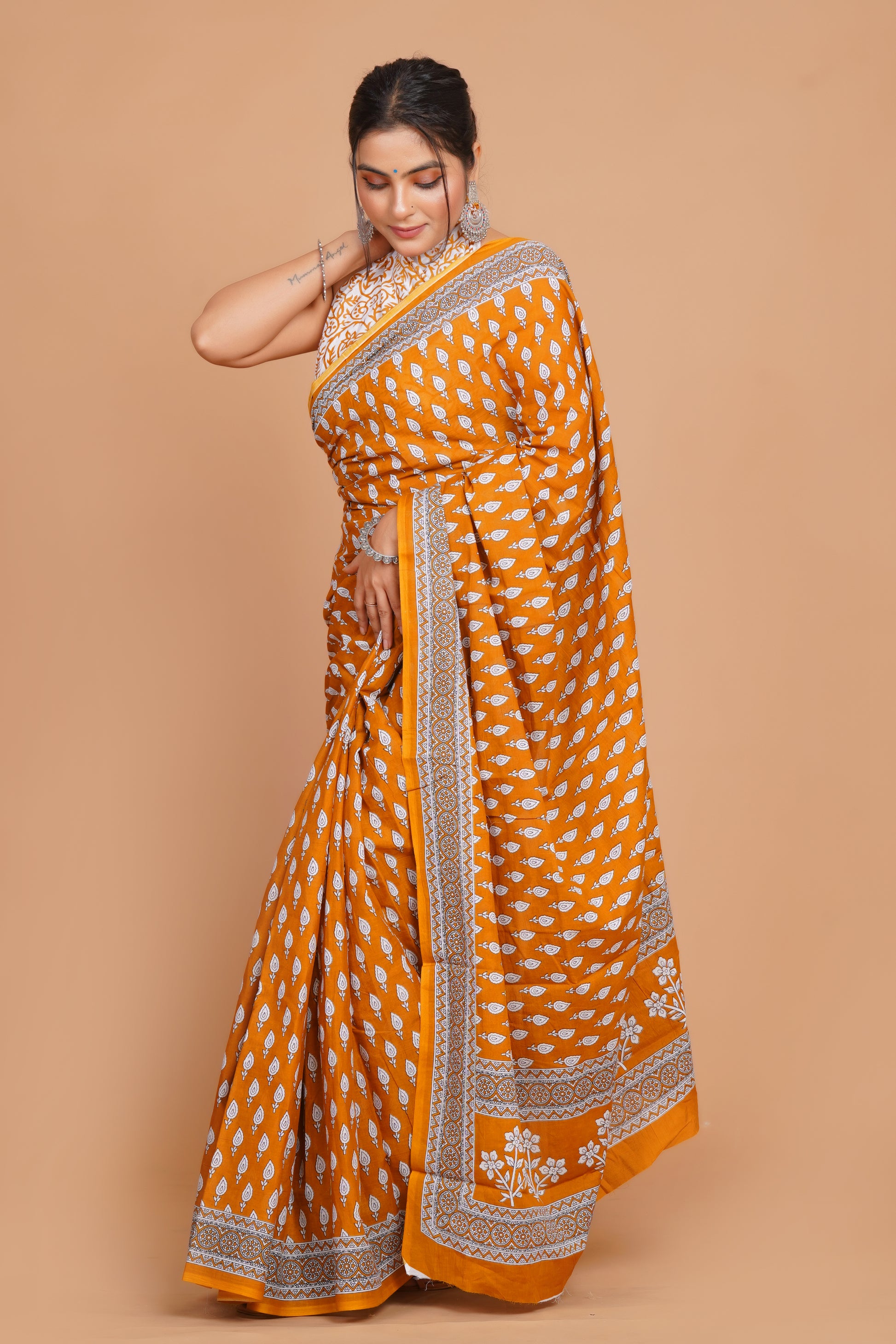 Bagru Print Mulmul Cotton Saree – Floral Buti Print