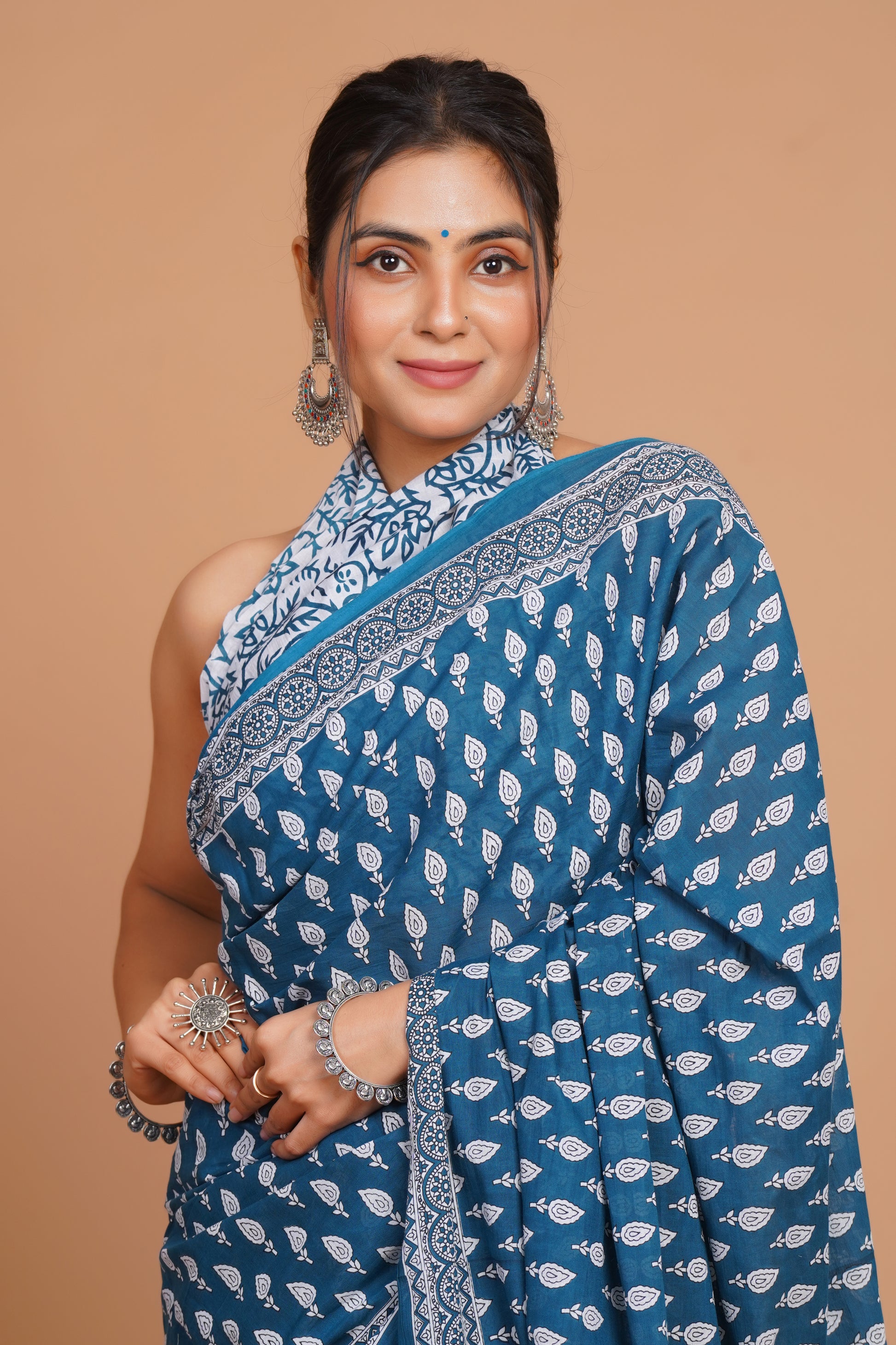 Bagru Print Mulmul Cotton Saree – Floral Buti Print