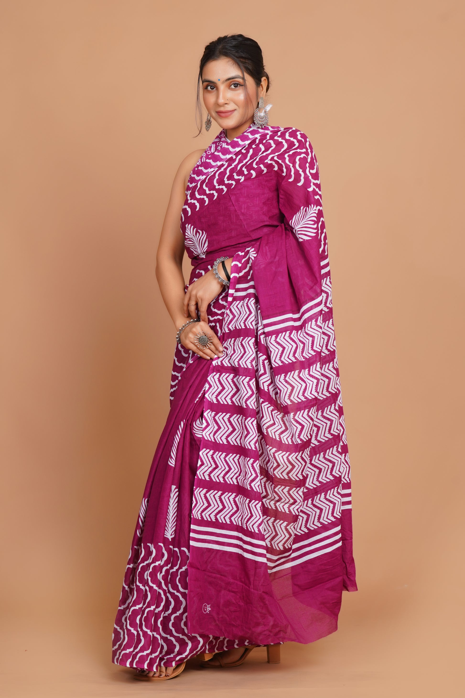 Bagru Print Mulmul Cotton Saree – Floral Buti Print