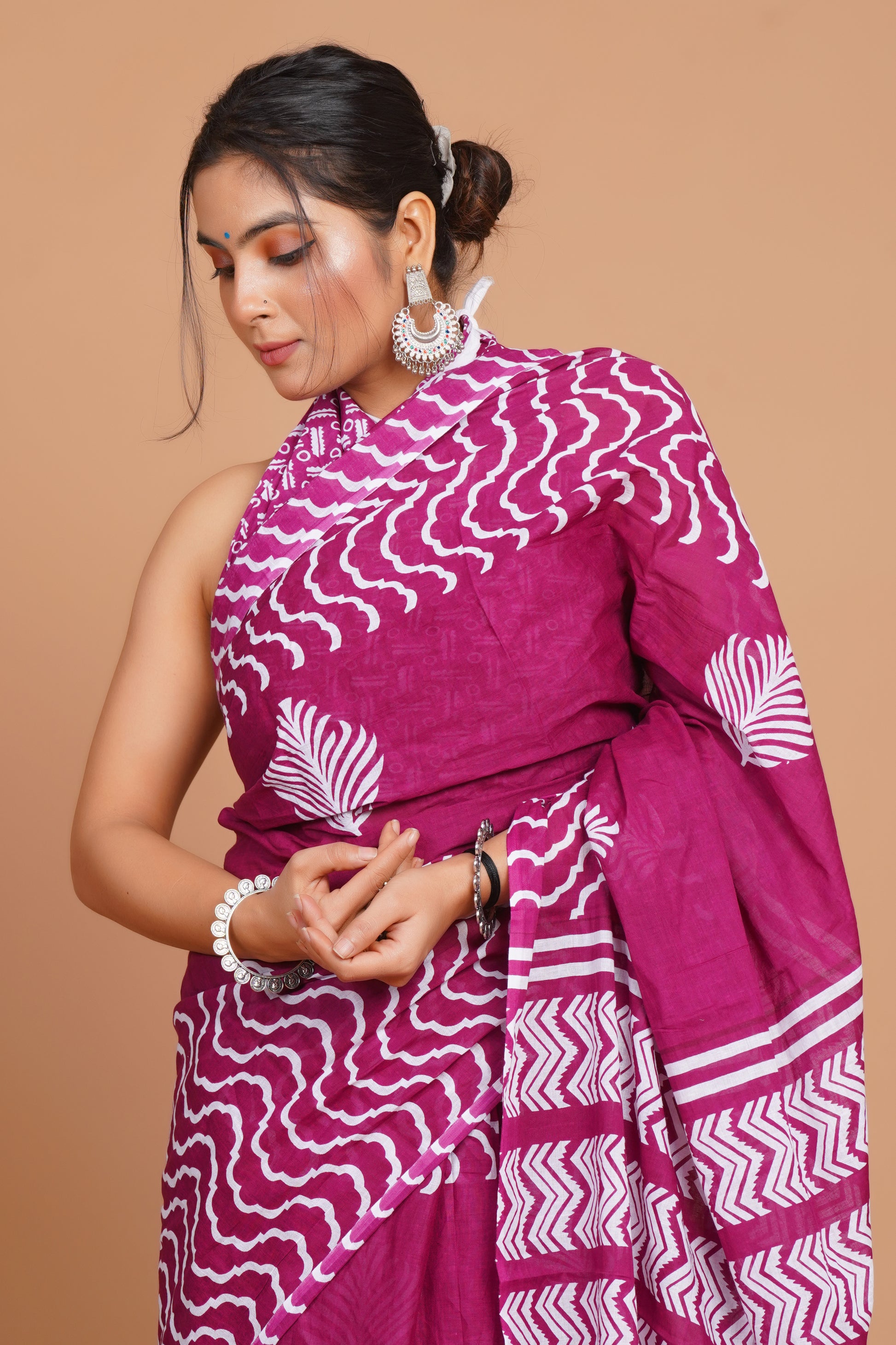 Bagru Print Mulmul Cotton Saree – Floral Buti Print